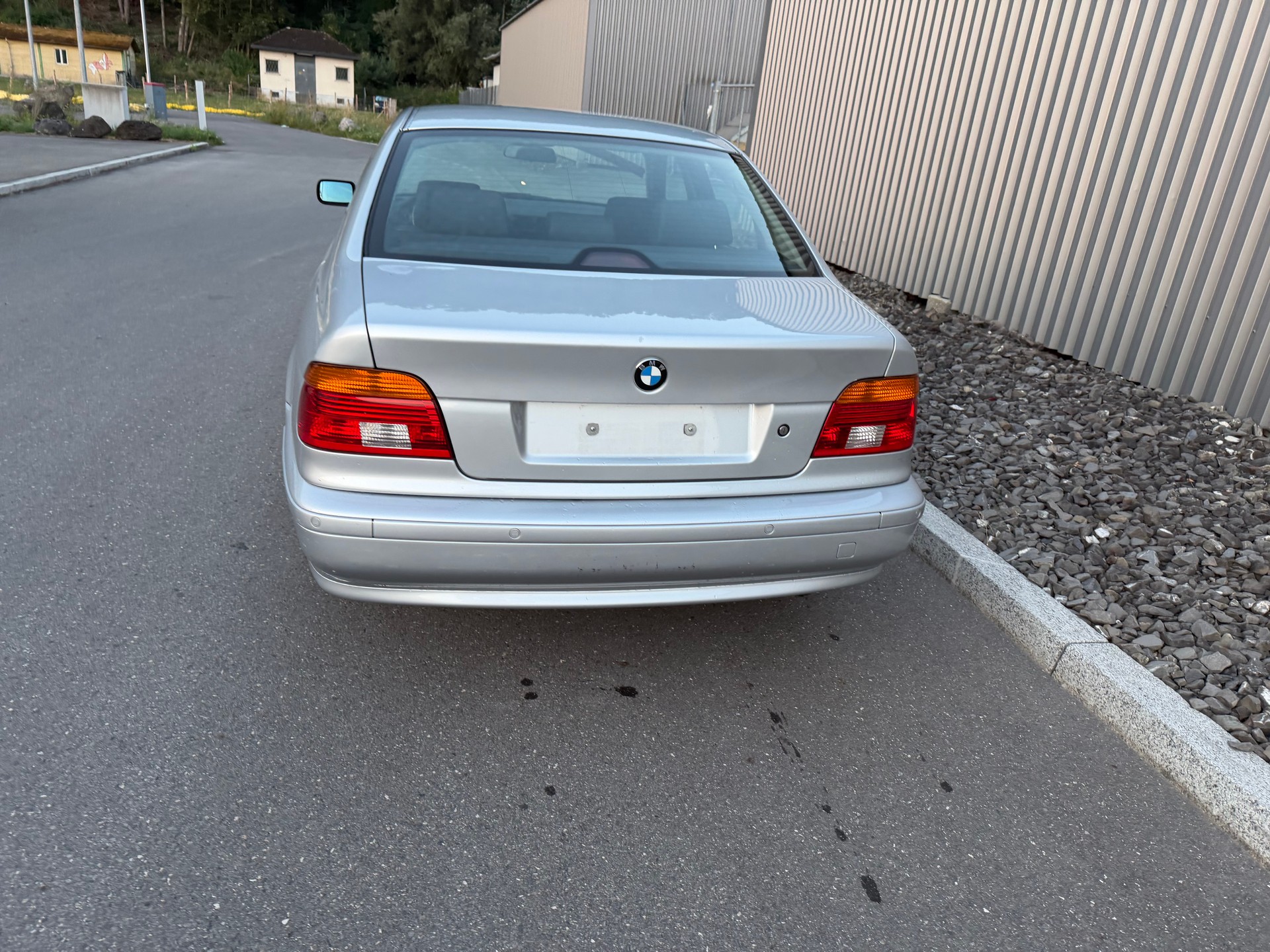 BMW 520i-image-4
