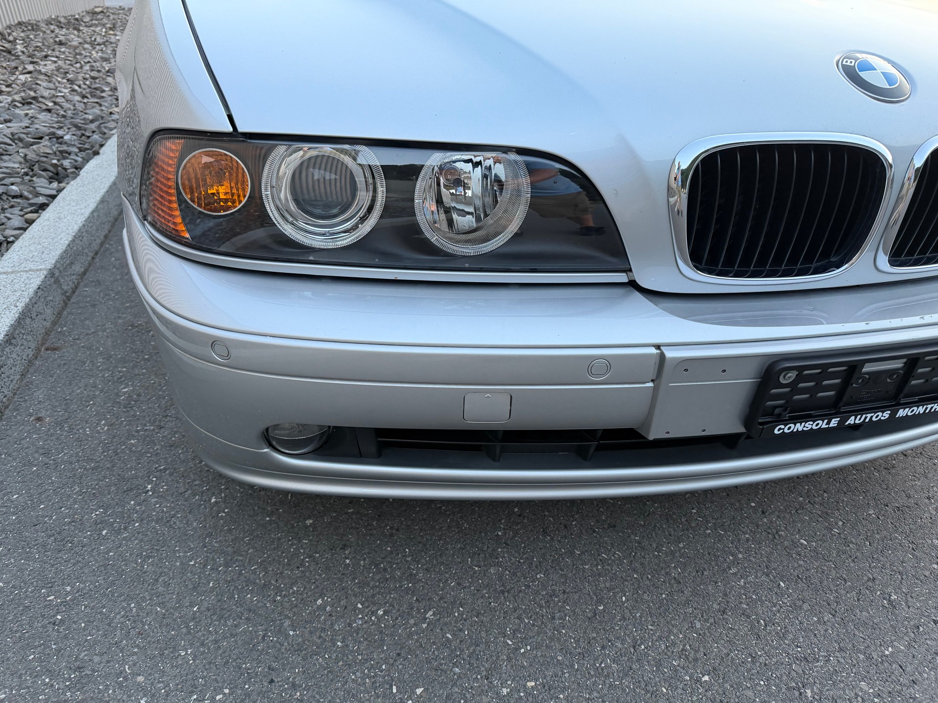 BMW 520i-image-5