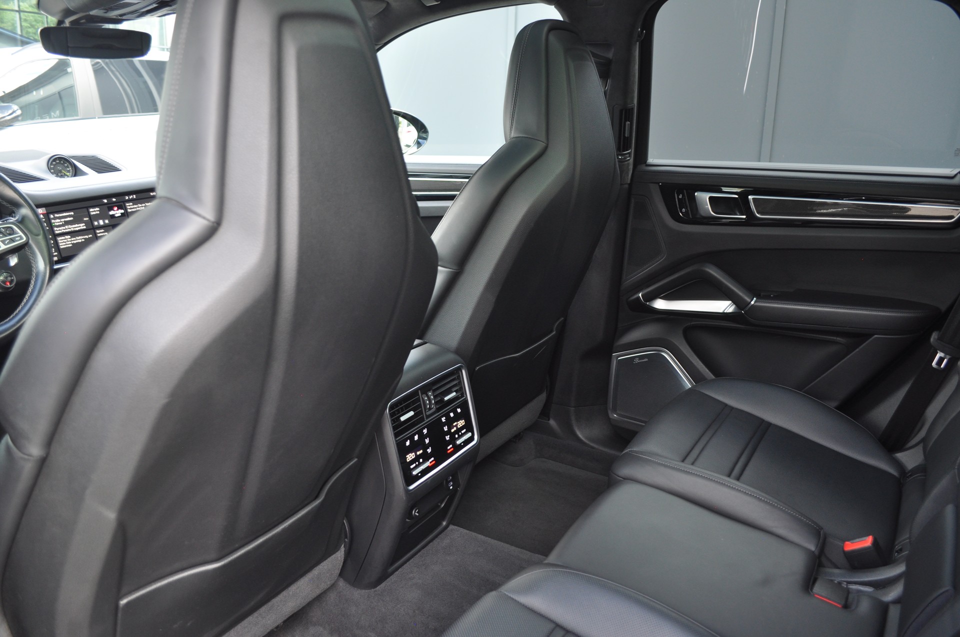 PORSCHE Cayenne Turbo S E-Hybrid-image-9