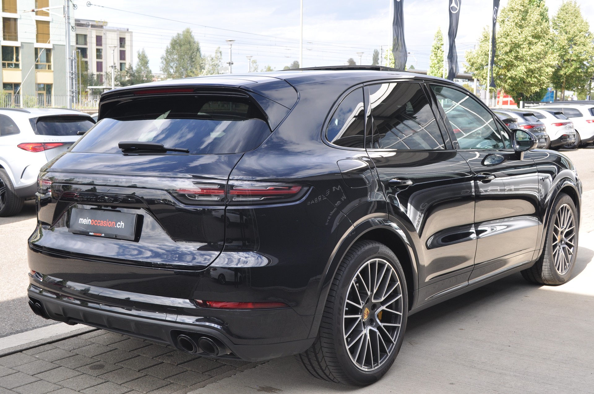 PORSCHE Cayenne Turbo S E-Hybrid-image-5