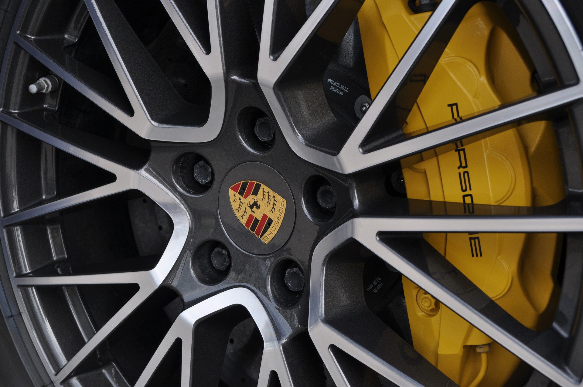 PORSCHE Cayenne Turbo S E-Hybrid-image-21