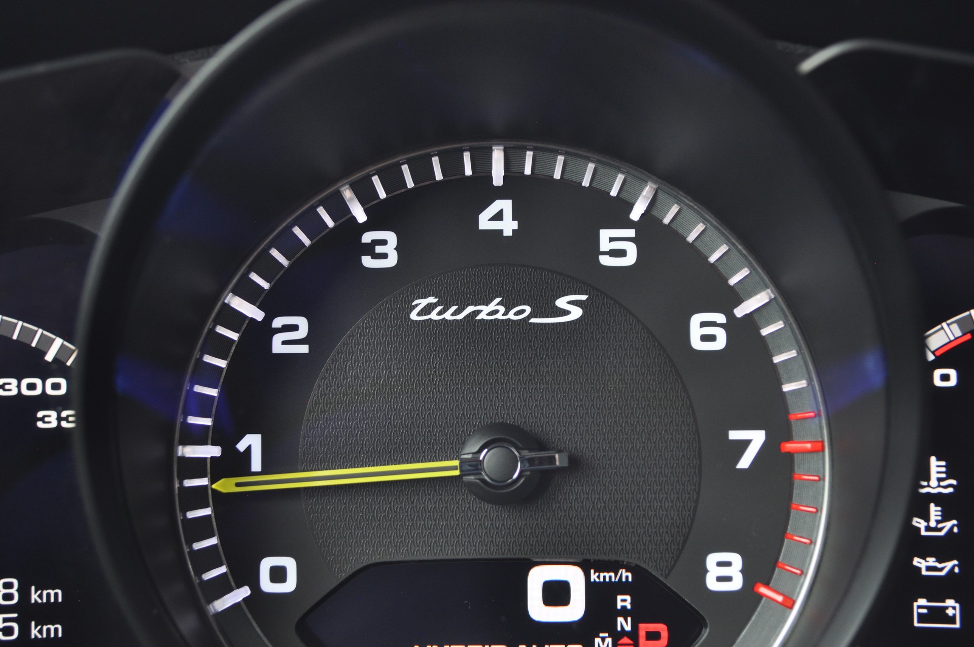 PORSCHE Cayenne Turbo S E-Hybrid-image-19
