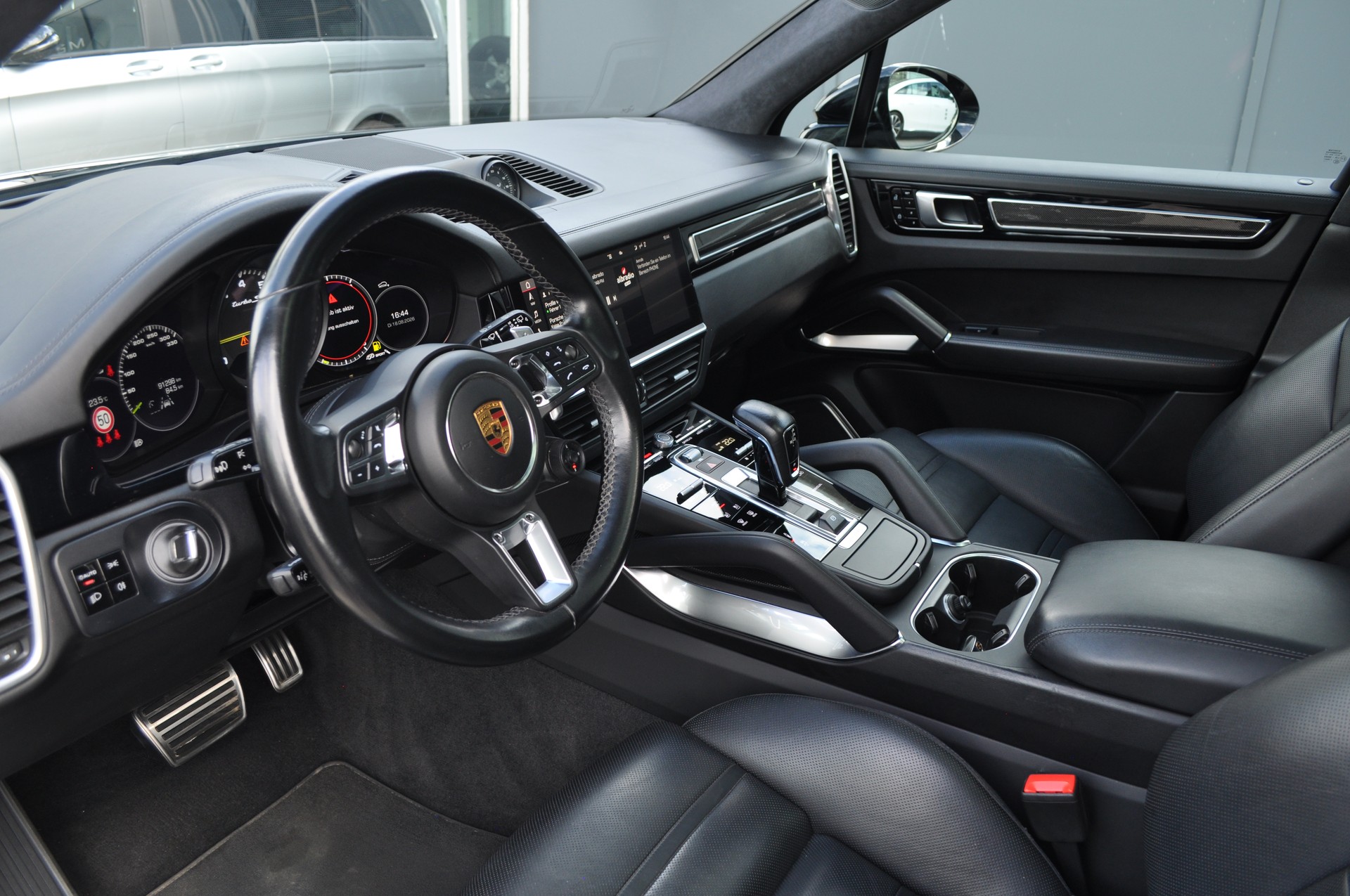 PORSCHE Cayenne Turbo S E-Hybrid-image-8