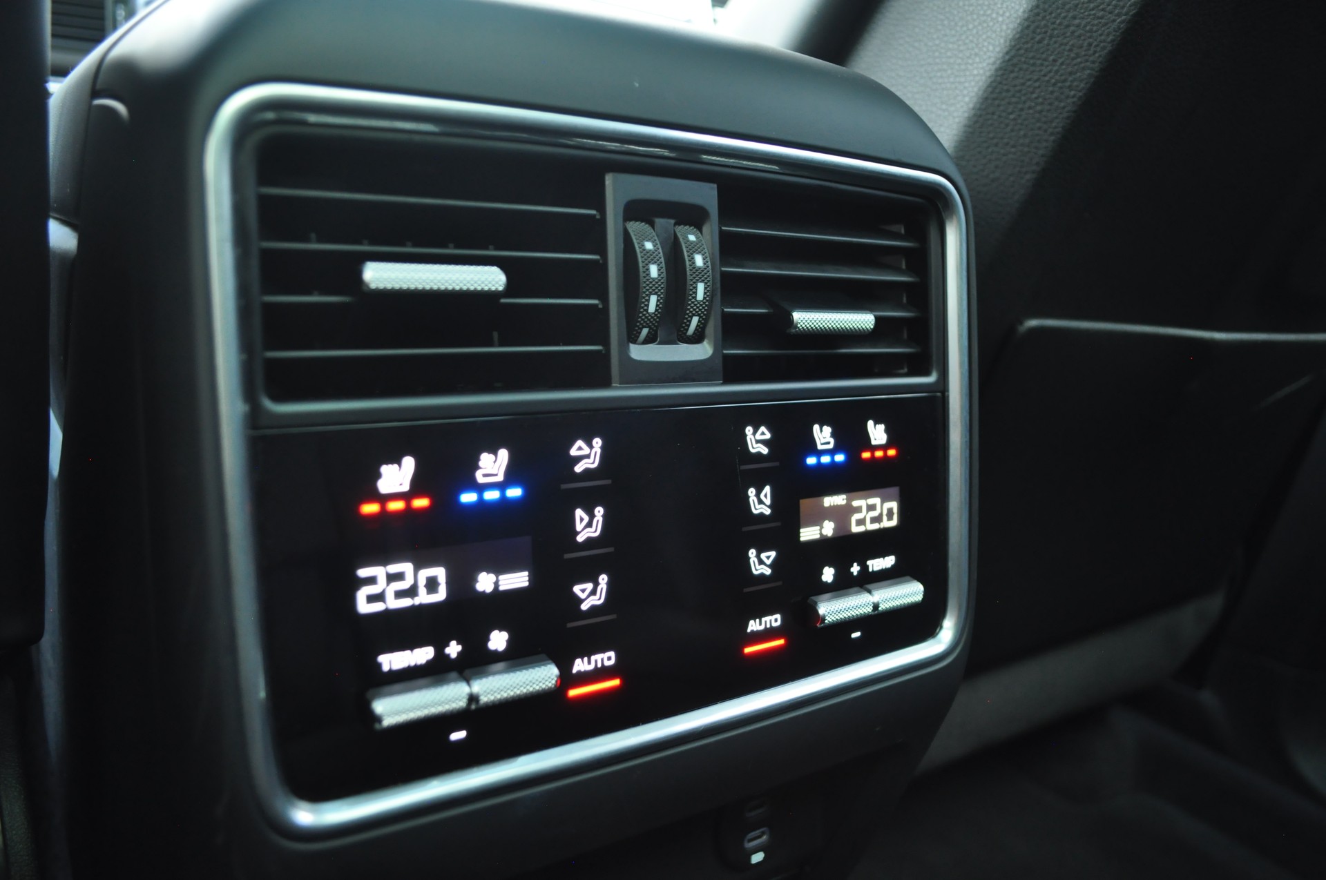 PORSCHE Cayenne Turbo S E-Hybrid-image-14