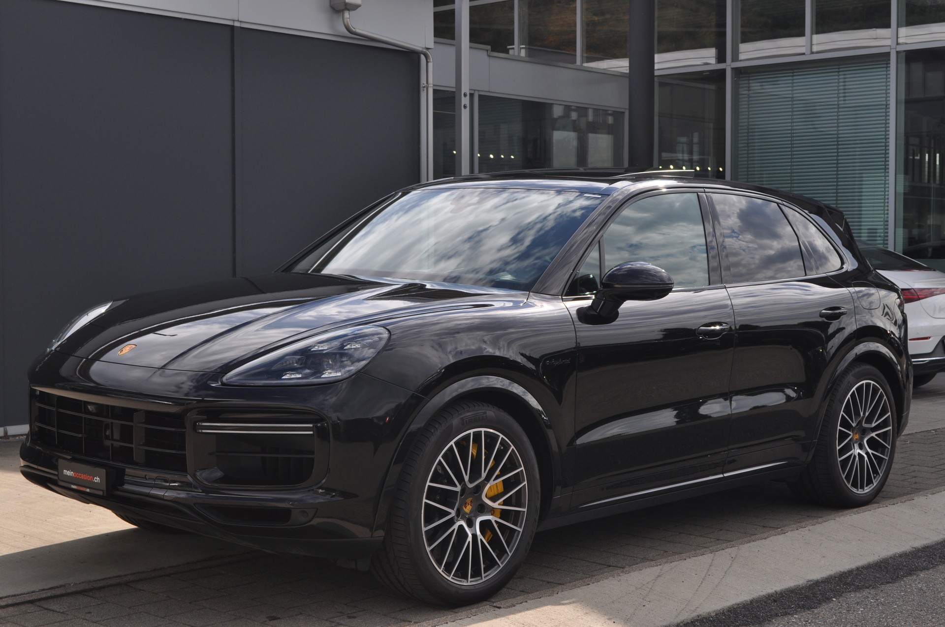 PORSCHE Cayenne Turbo S E-Hybrid-image-1