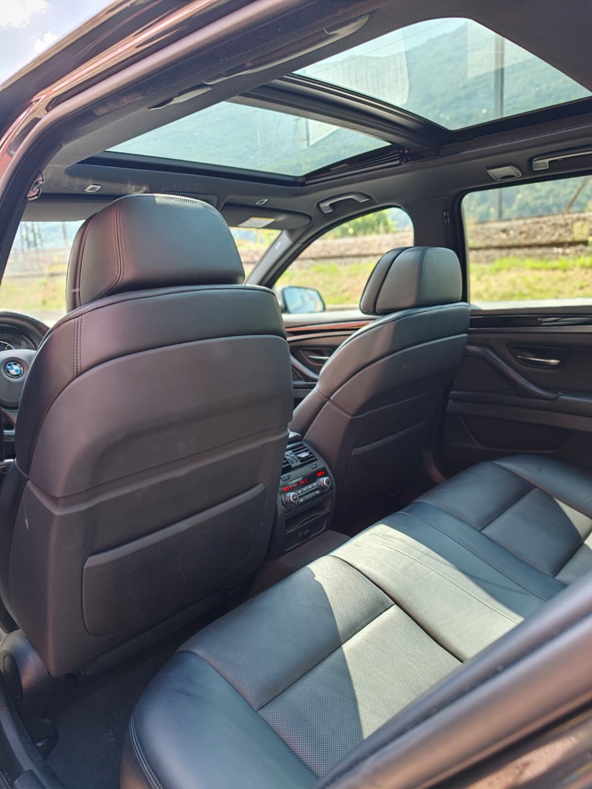 BMW M550d xDrive Touring Steptronic-image-15