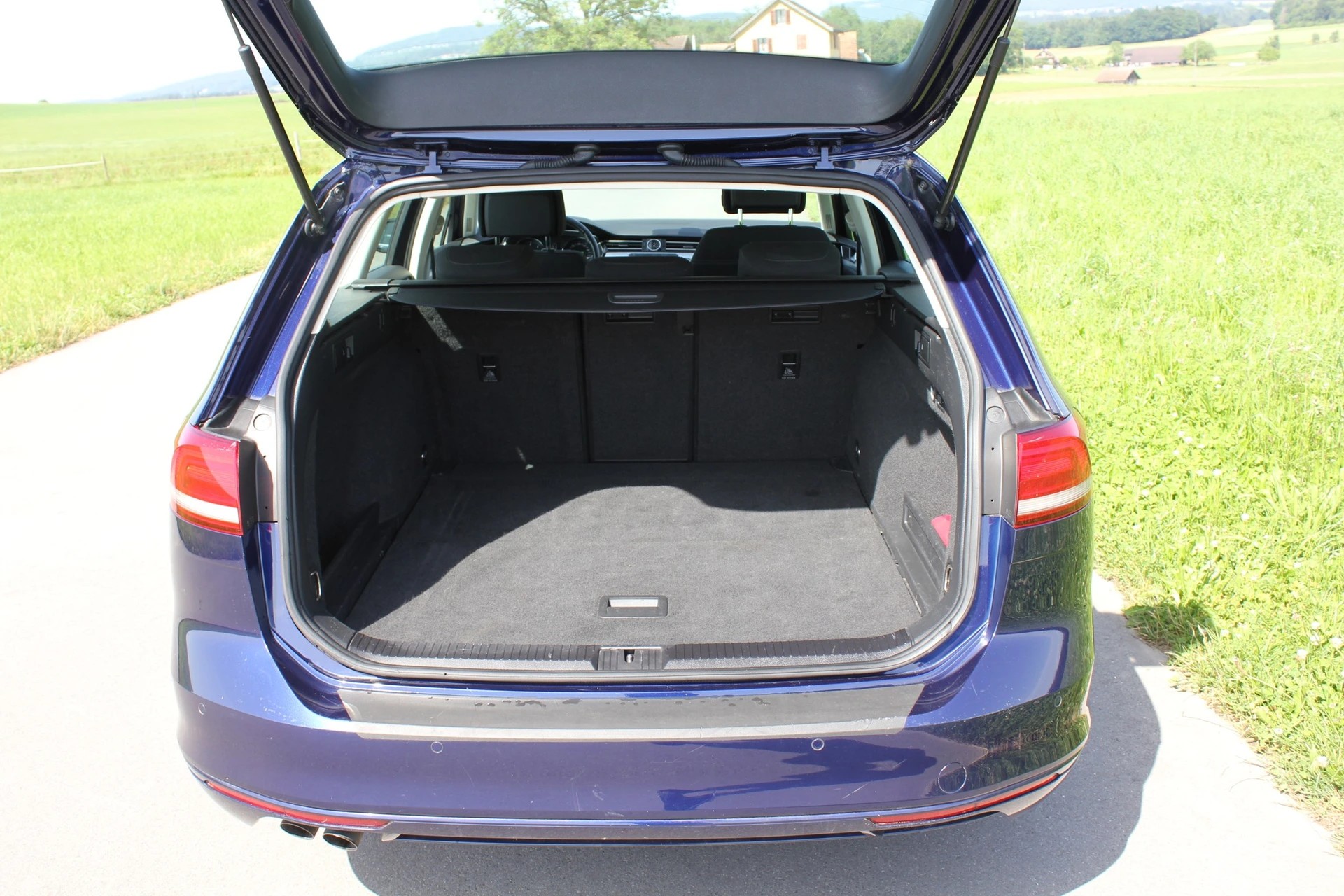 VW Passat Variant 2.0 TDI SCR BMT Sport DSG-image-5