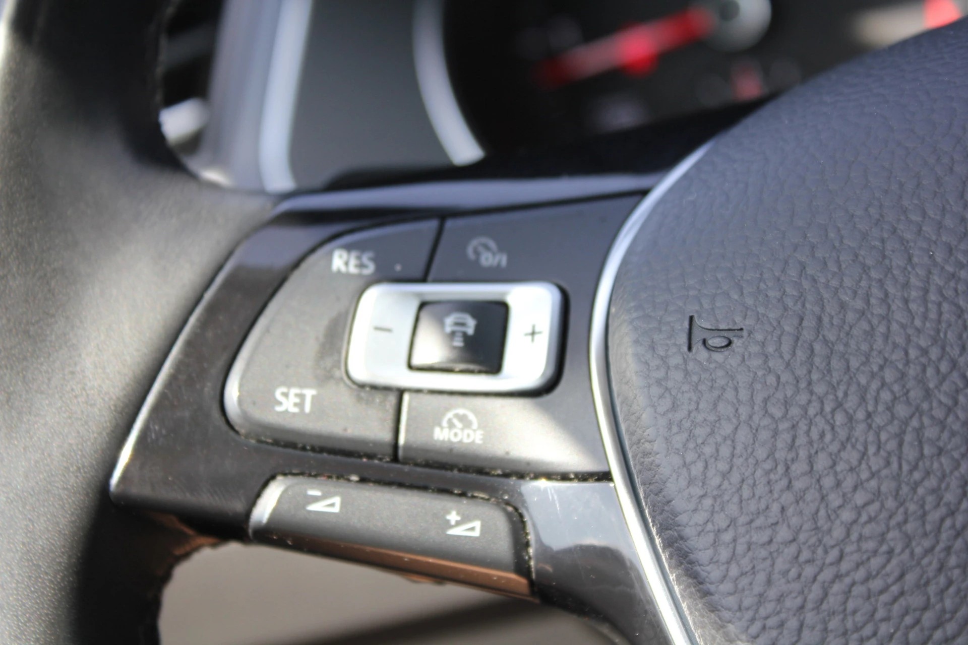 VW Passat Variant 2.0 TDI SCR BMT Sport DSG-image-14