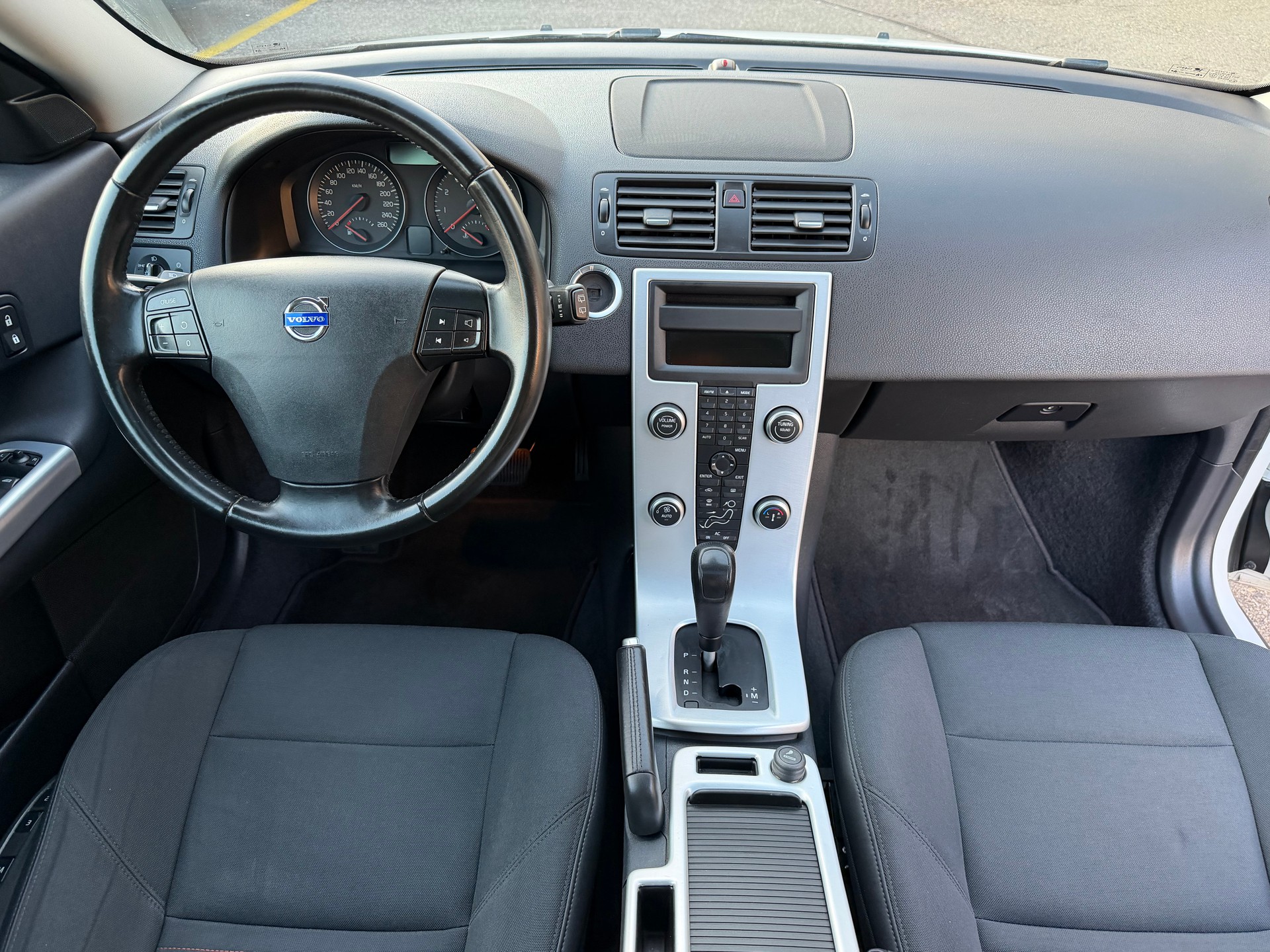VOLVO C30 2.0-image-9