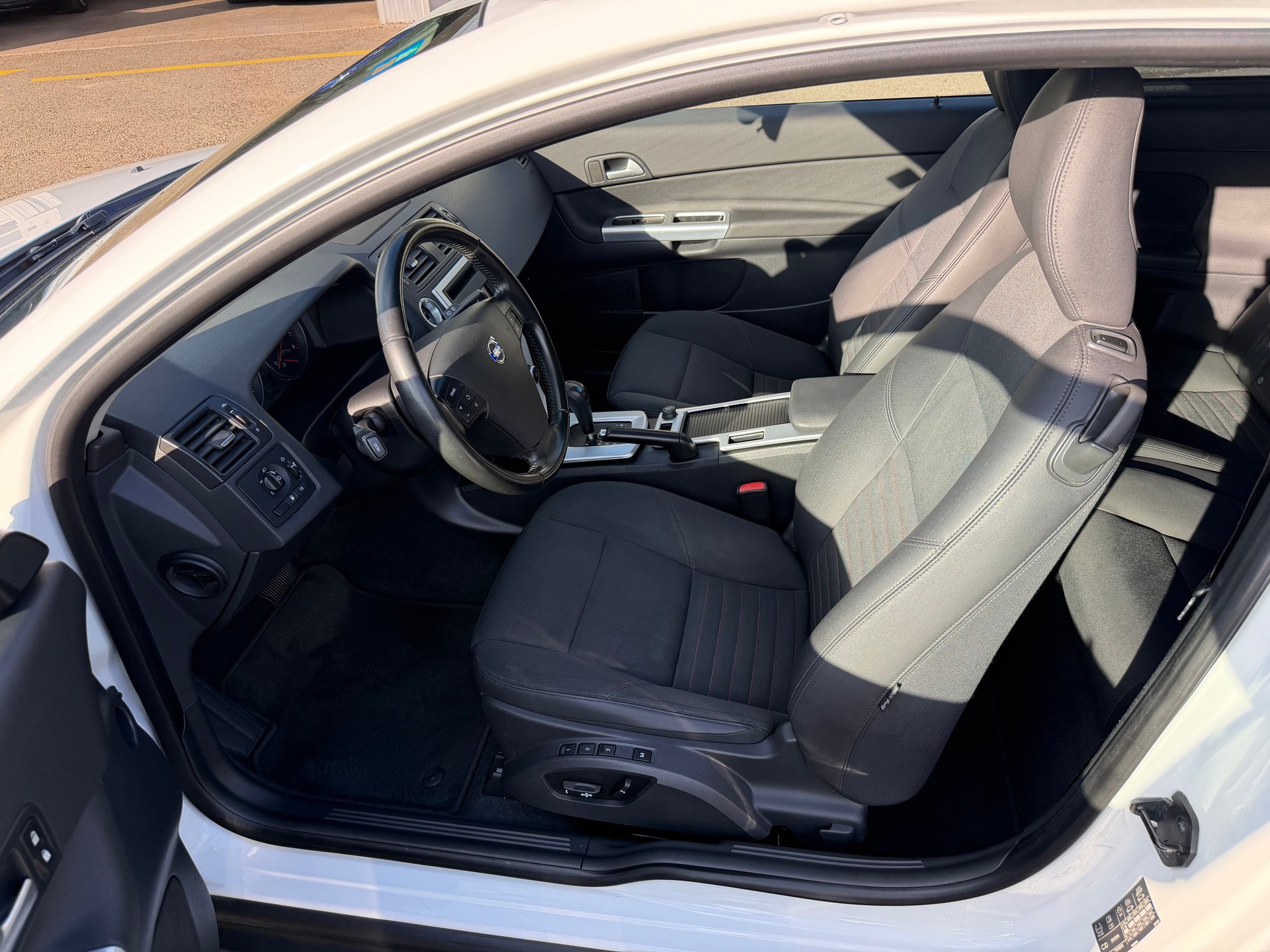 VOLVO C30 2.0-image-8