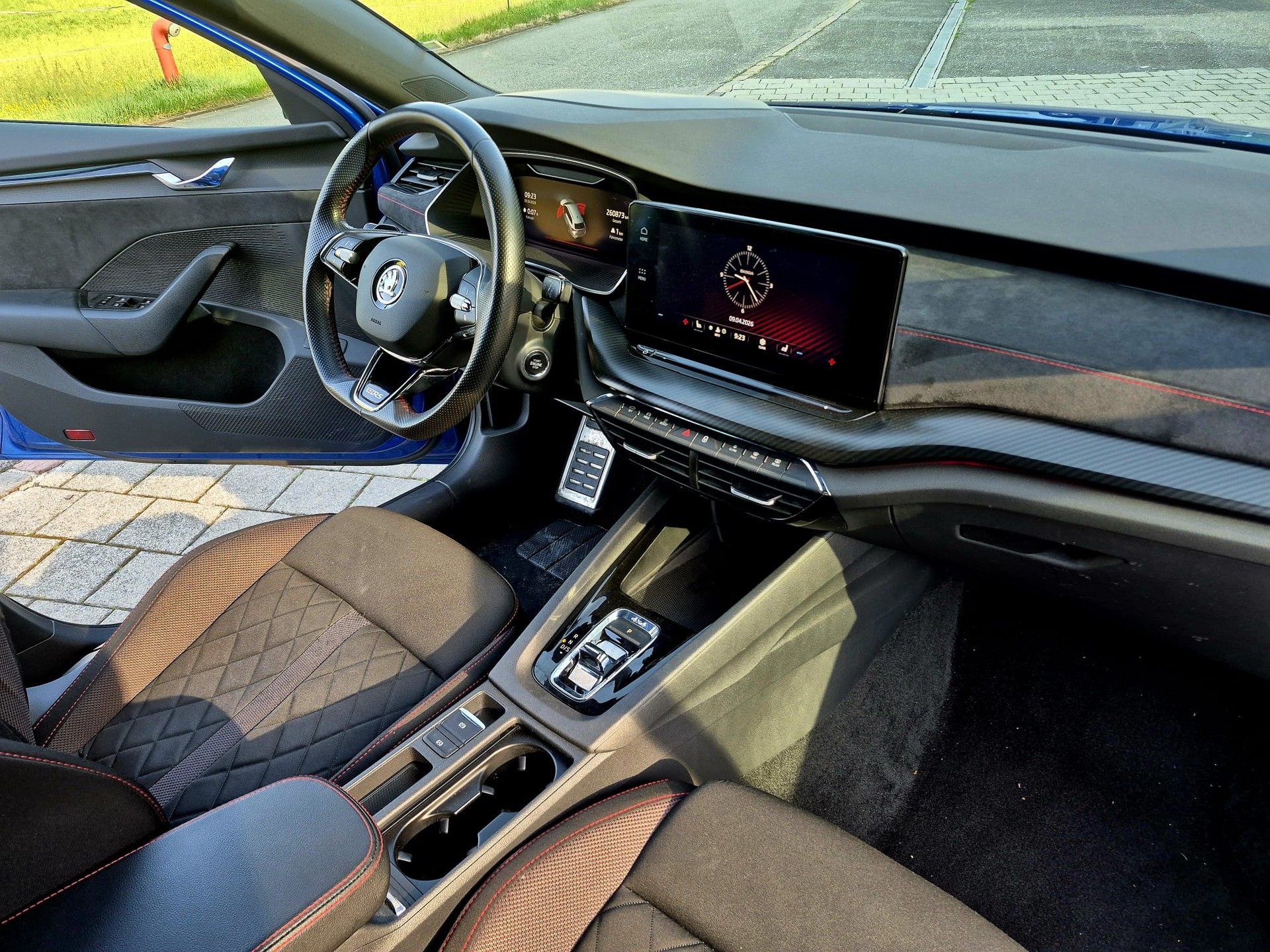 SKODA Octavia Combi 2.0 TDI DSG RS 4x4-image-9