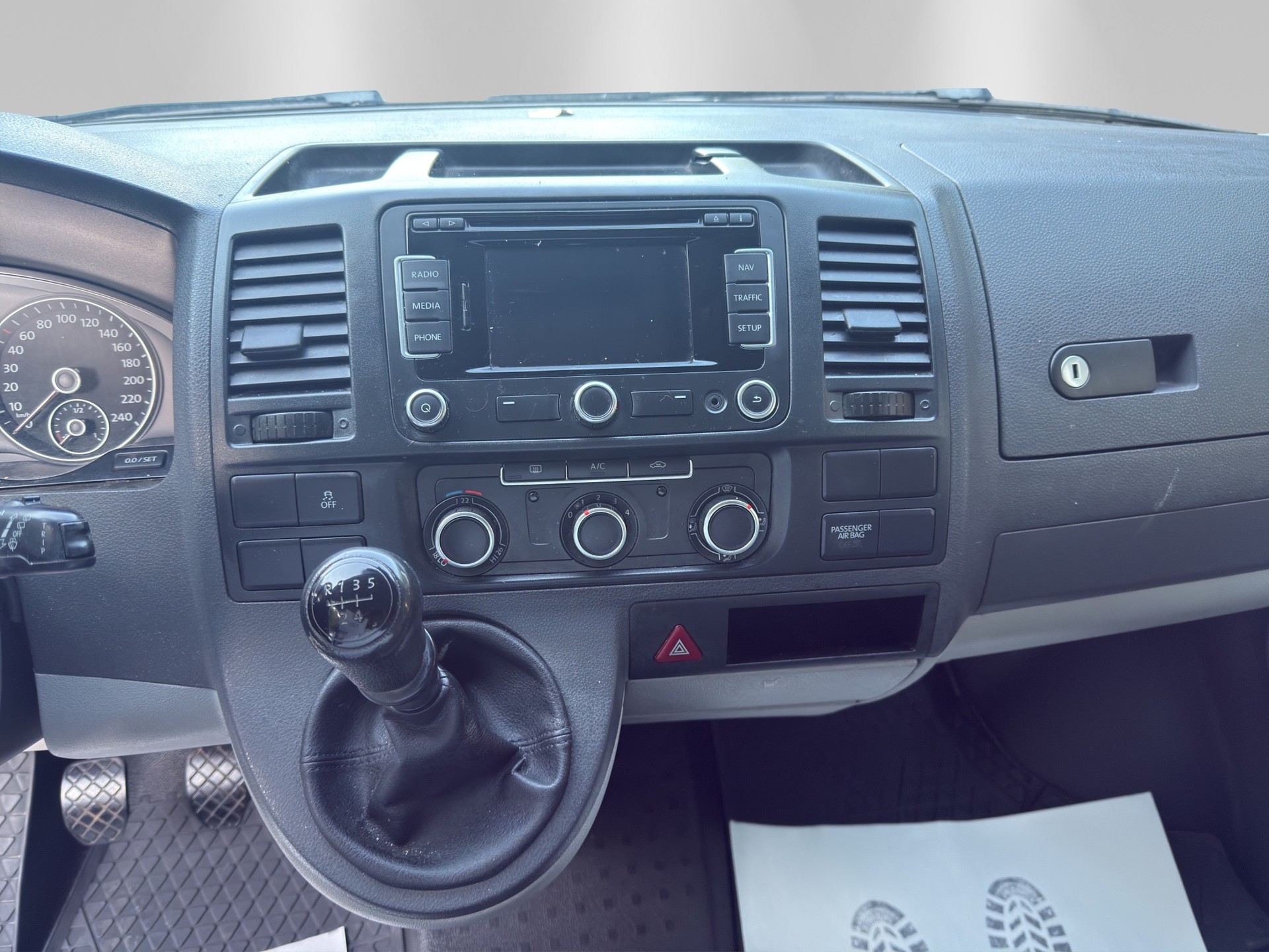 VW T5 2.0 TDI-image-9