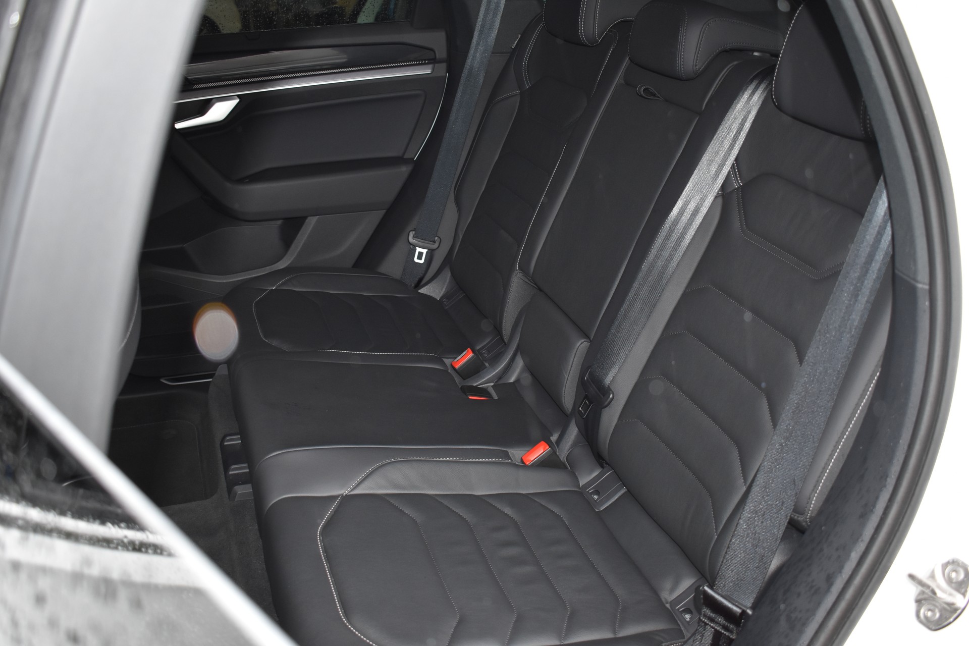 VW Touareg 3.0 TDI R-Line Tiptronic-image-9