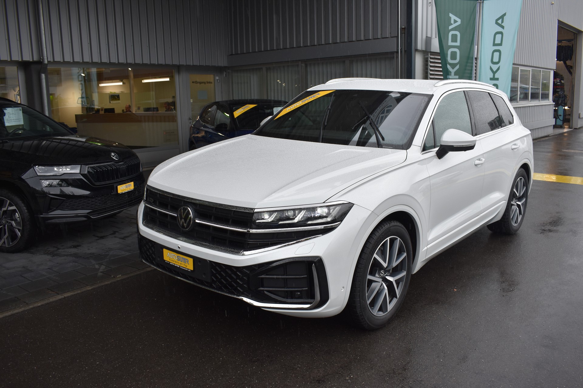 VW Touareg 3.0 TDI R-Line Tiptronic-image-0