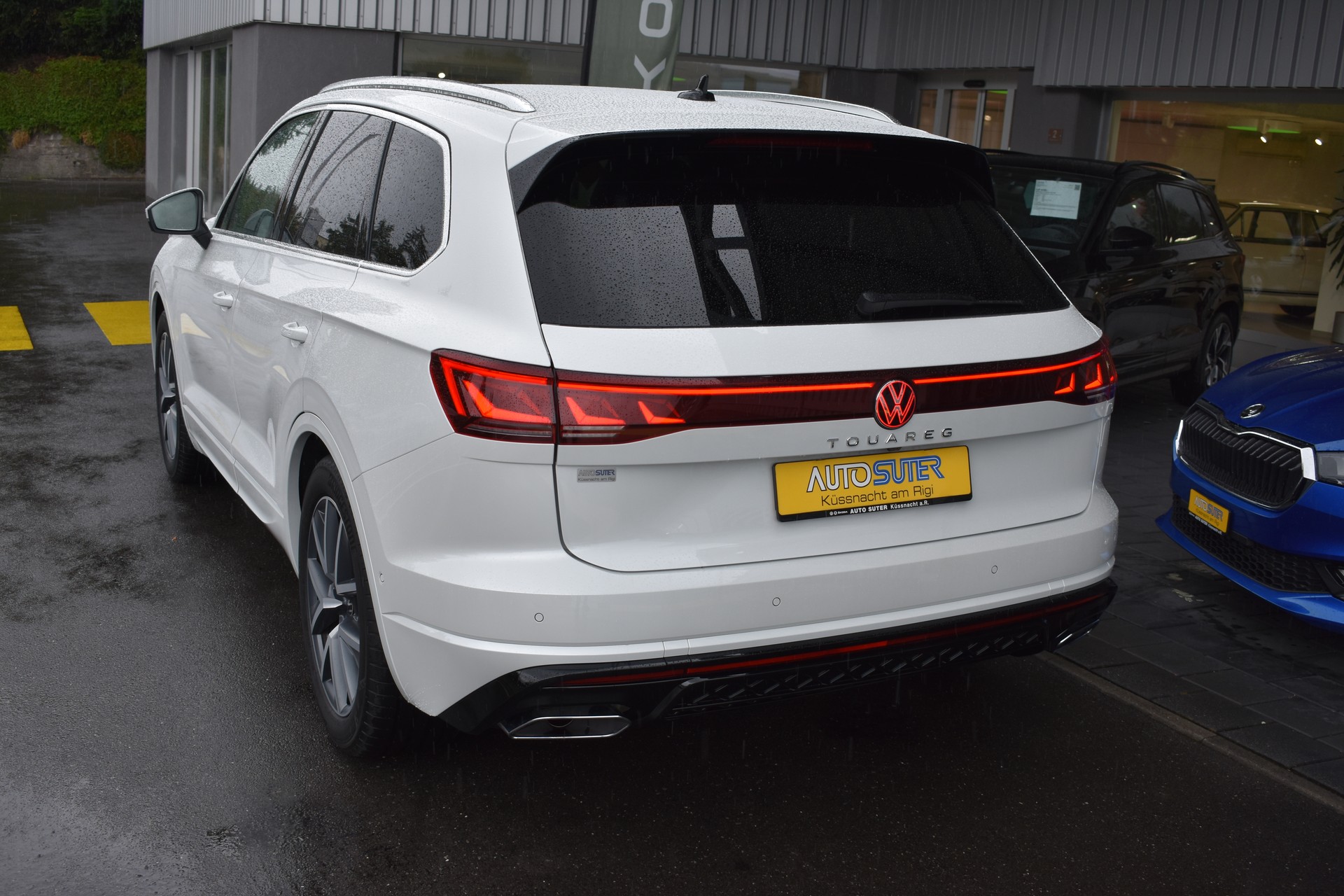 VW Touareg 3.0 TDI R-Line Tiptronic-image-3