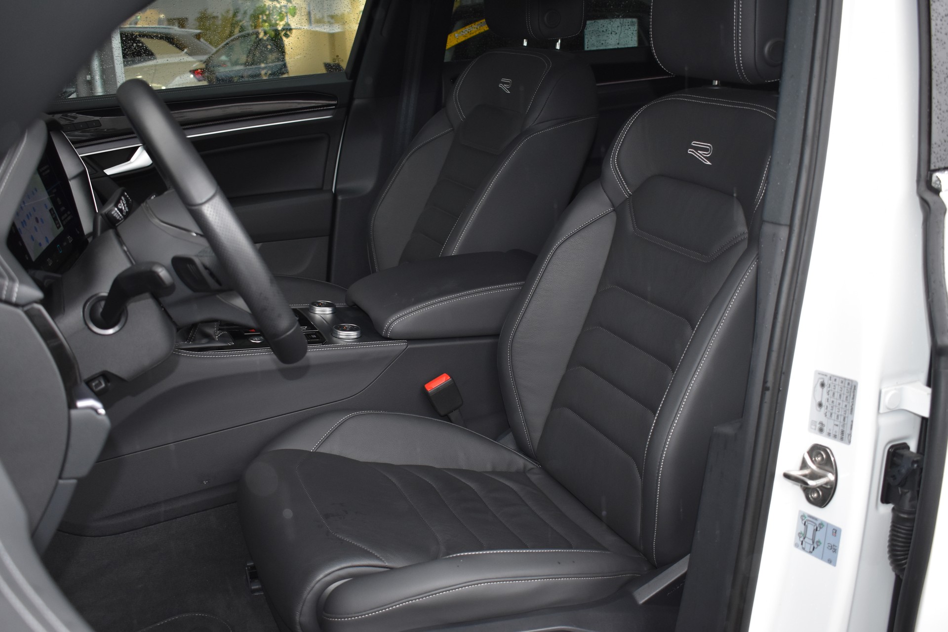 VW Touareg 3.0 TDI R-Line Tiptronic-image-7