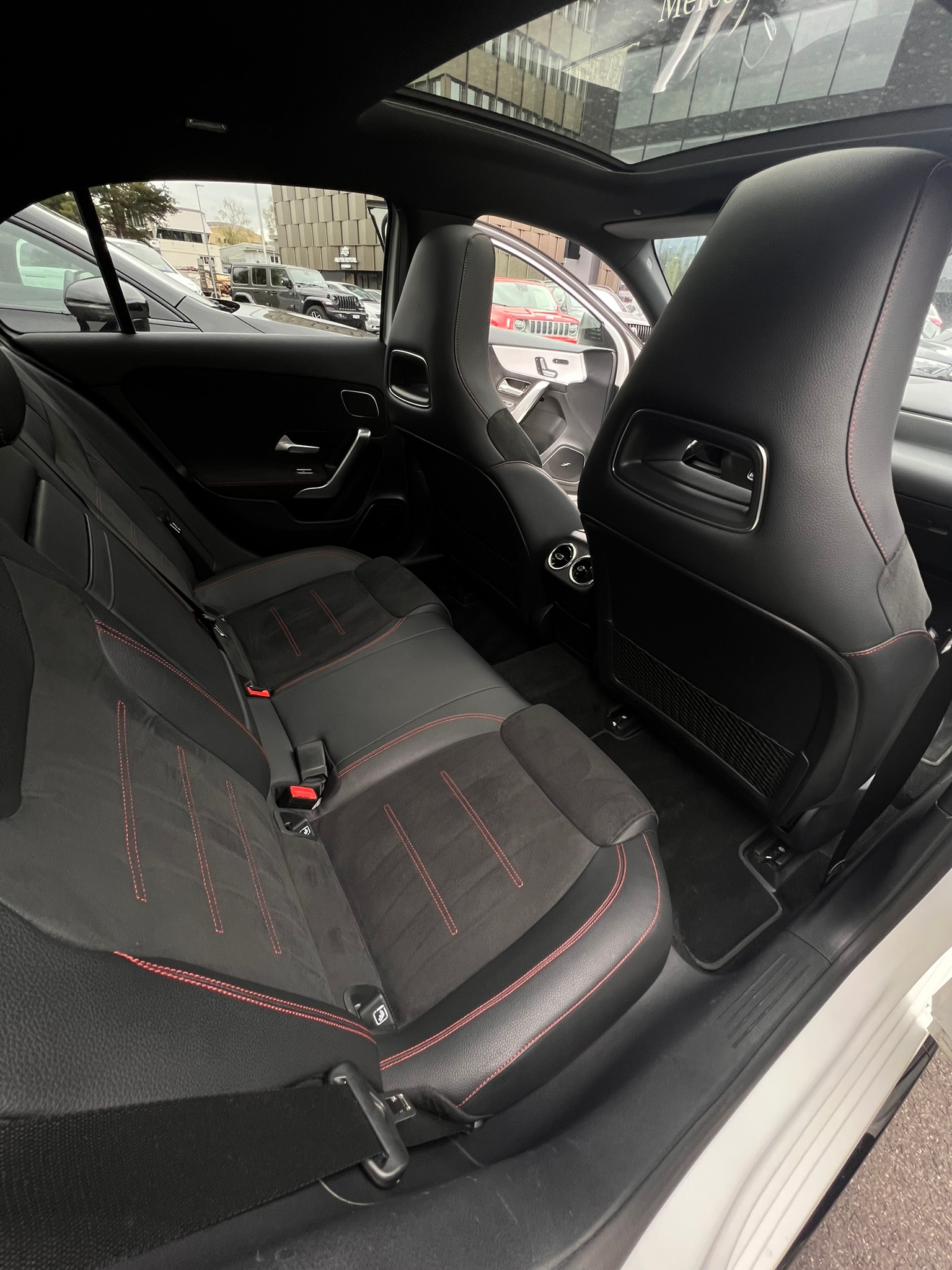 MERCEDES-BENZ A 35 AMG 4matic-image-2