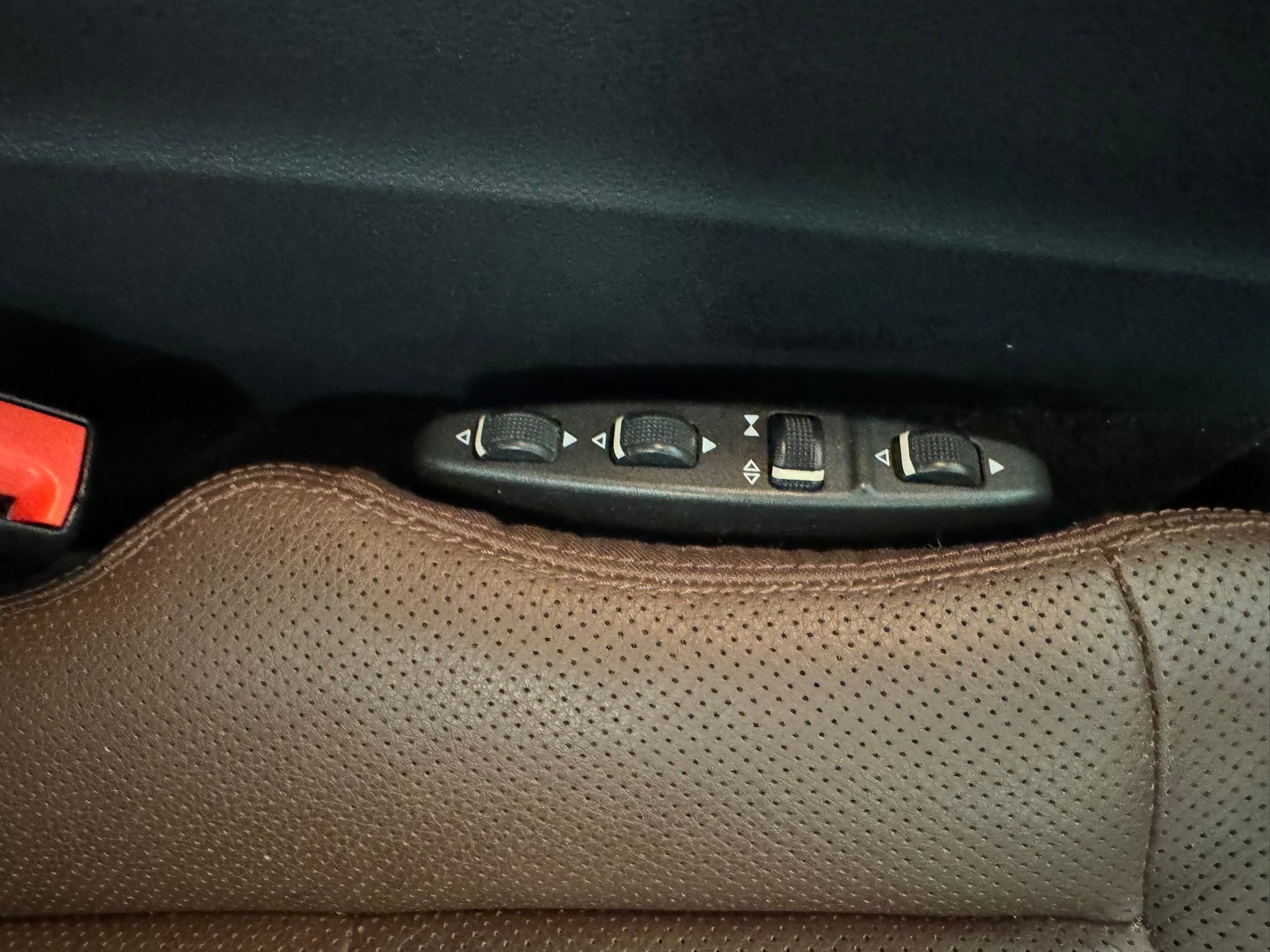MERCEDES-BENZ E 350 CDI BlueEff. Avantgarde 4Matic 7G-Tronic-image-22
