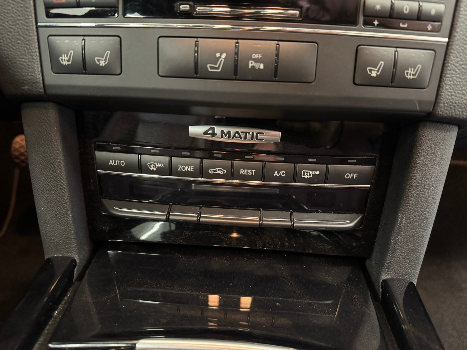 MERCEDES-BENZ E 350 CDI BlueEff. Avantgarde 4Matic 7G-Tronic-image-20