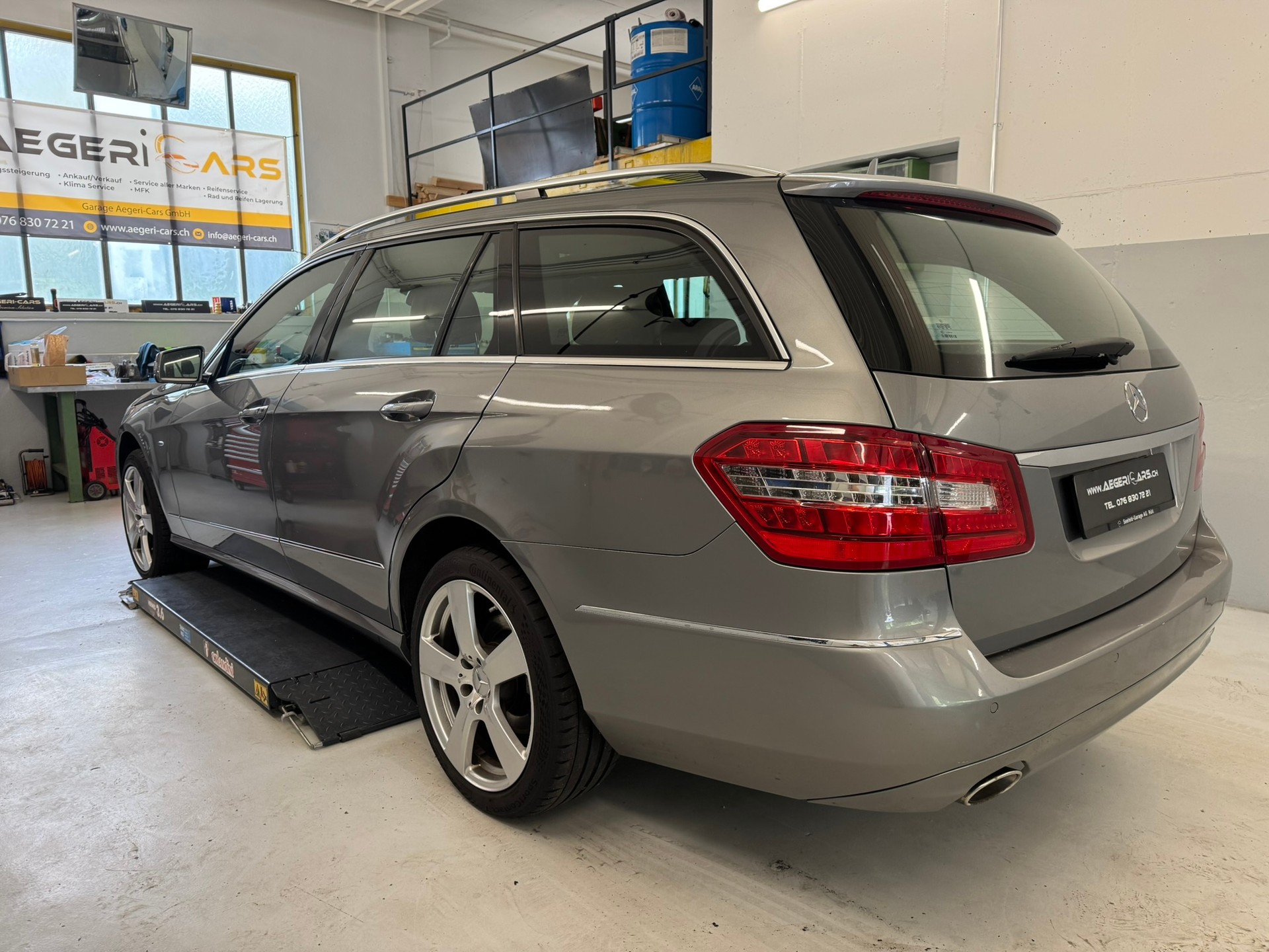 MERCEDES-BENZ E 350 CDI BlueEff. Avantgarde 4Matic 7G-Tronic-image-5