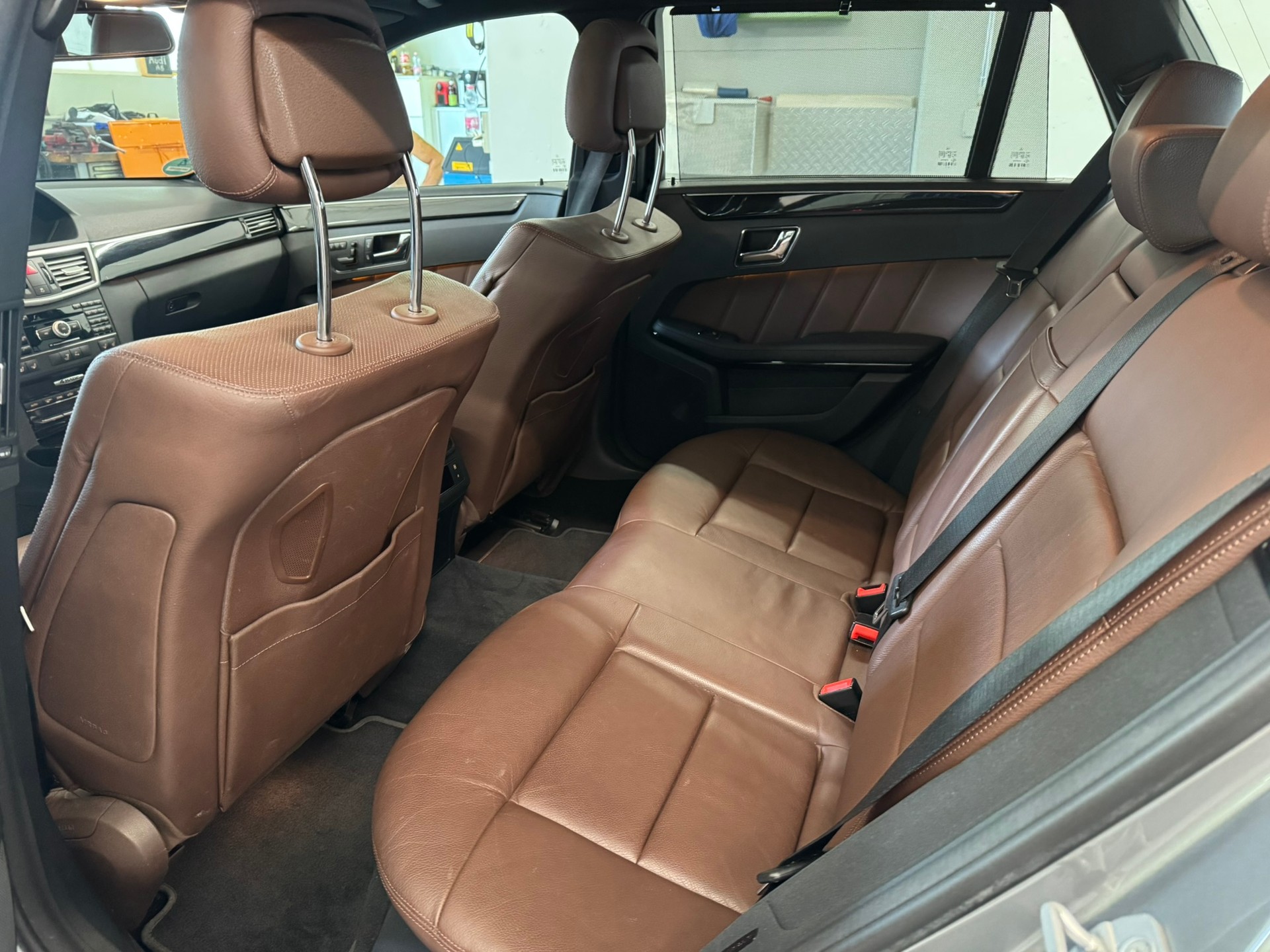 MERCEDES-BENZ E 350 CDI BlueEff. Avantgarde 4Matic 7G-Tronic-image-12