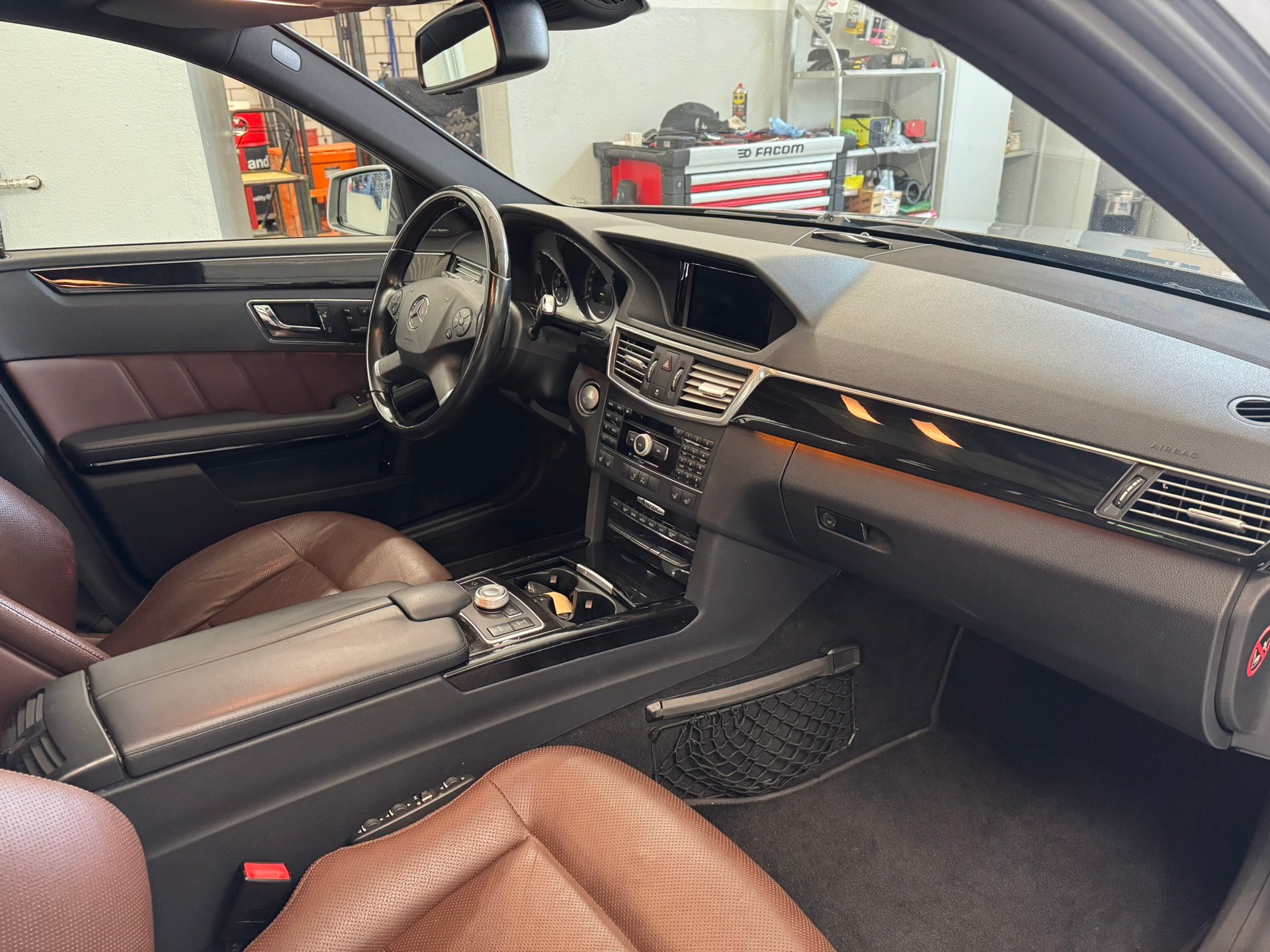MERCEDES-BENZ E 350 CDI BlueEff. Avantgarde 4Matic 7G-Tronic-image-9