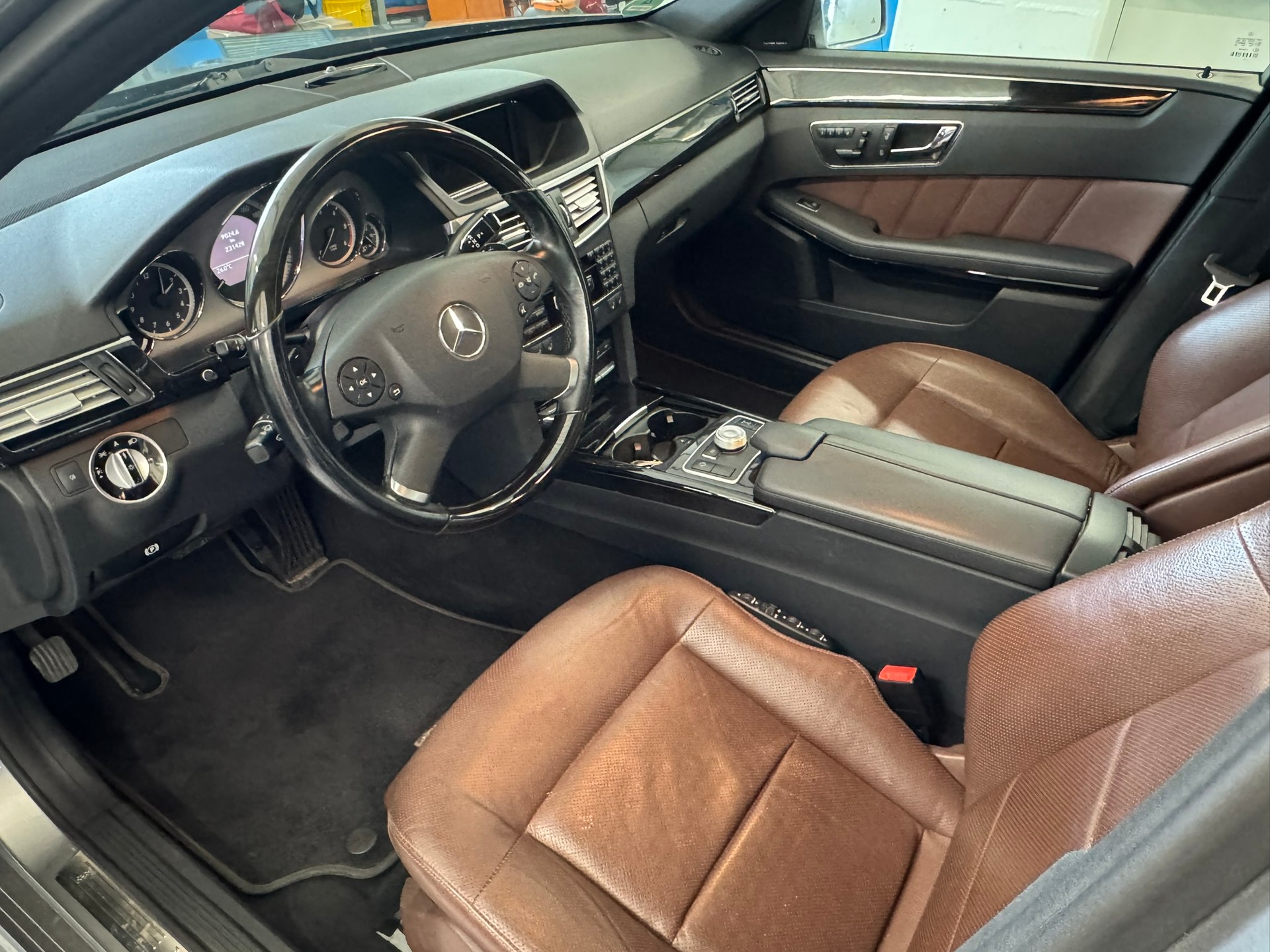 MERCEDES-BENZ E 350 CDI BlueEff. Avantgarde 4Matic 7G-Tronic-image-8