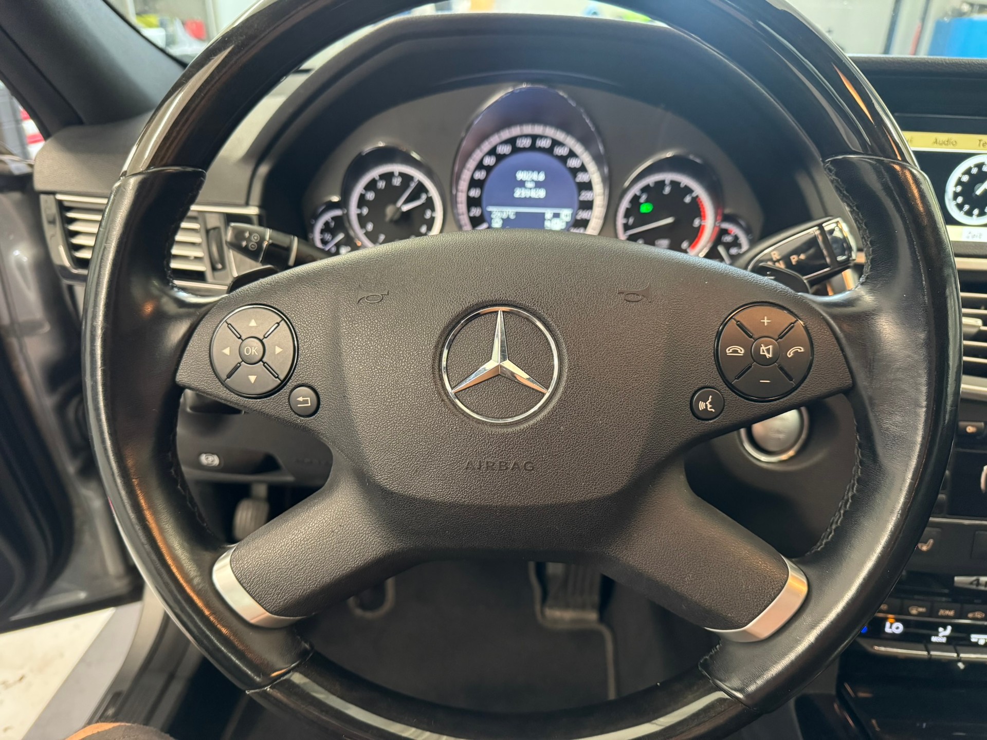 MERCEDES-BENZ E 350 CDI BlueEff. Avantgarde 4Matic 7G-Tronic-image-14
