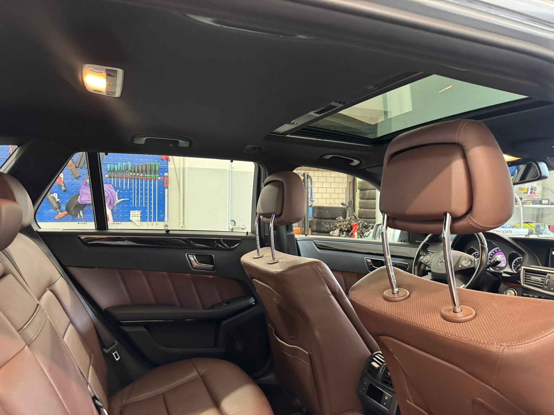 MERCEDES-BENZ E 350 CDI BlueEff. Avantgarde 4Matic 7G-Tronic-image-11