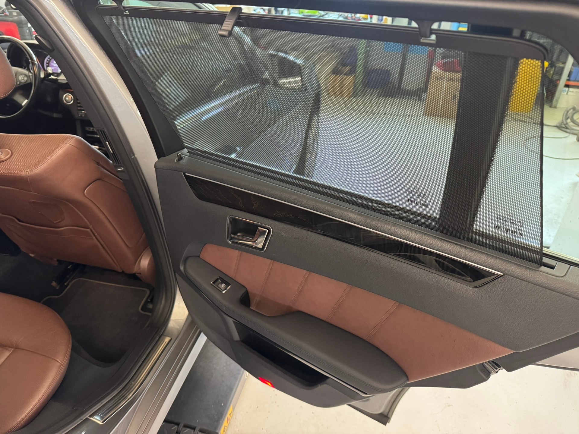 MERCEDES-BENZ E 350 CDI BlueEff. Avantgarde 4Matic 7G-Tronic-image-18