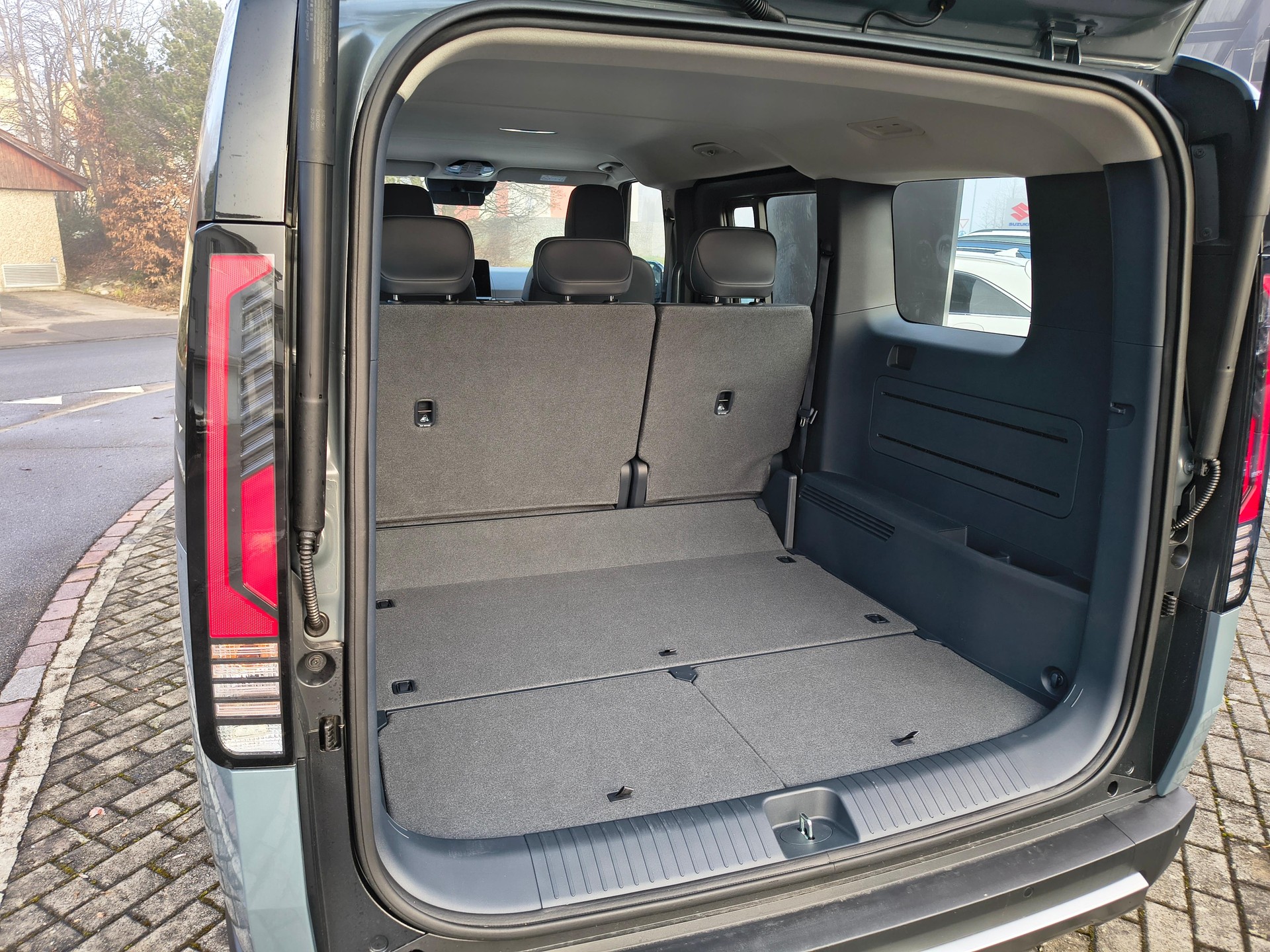 KIA PV5 Passenger 71.2 kWh Elite-image-7