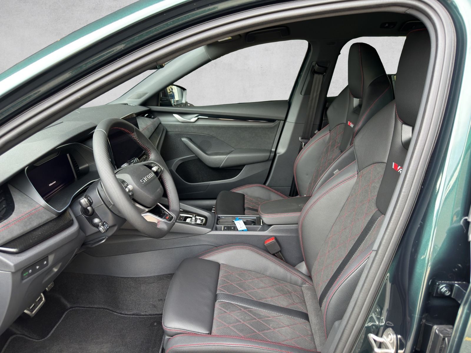SKODA SKODA Octavia RS 30 Years Edition-image-5