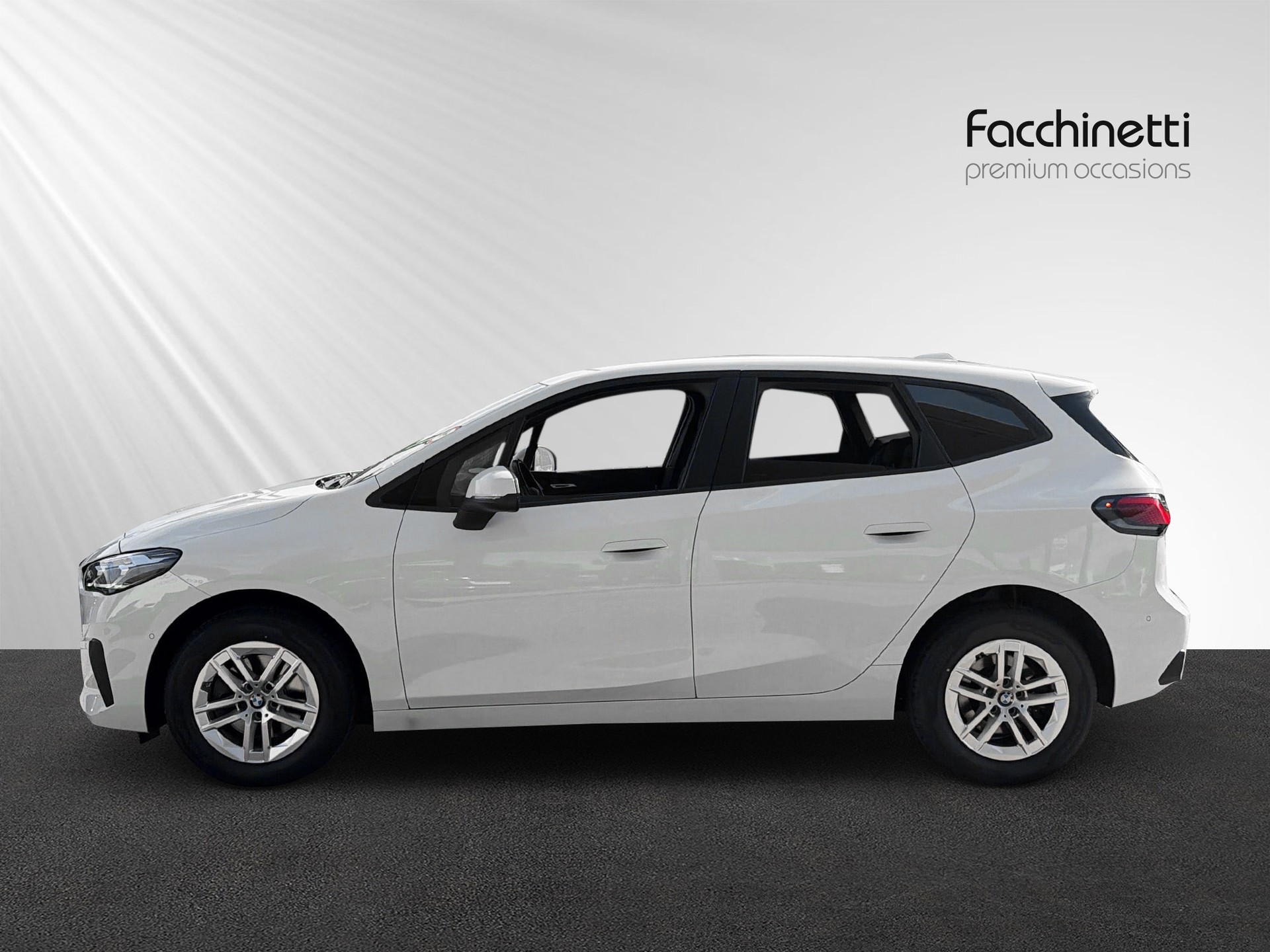 BMW 218d Active Tourer DKG-showroom-element-1