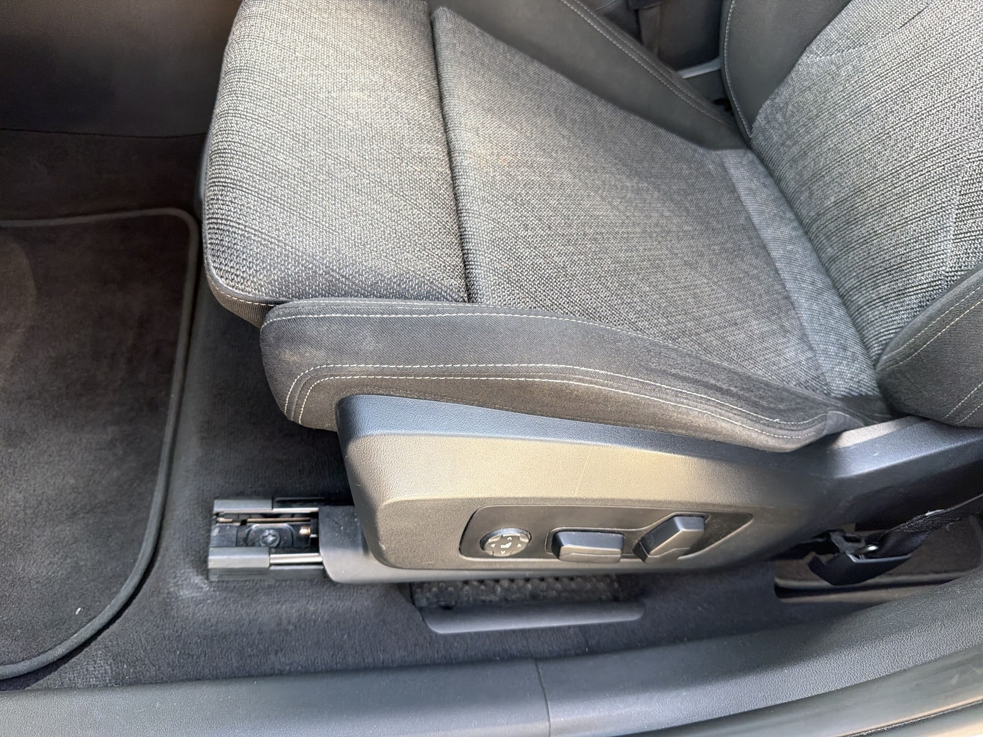 BMW 218d Active Tourer DKG-image-17