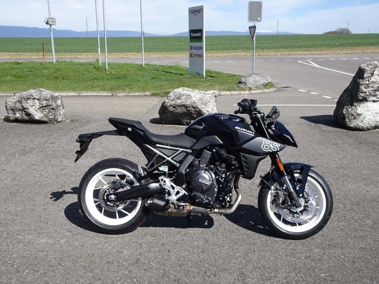 SUZUKI GSX 8 S Black&White