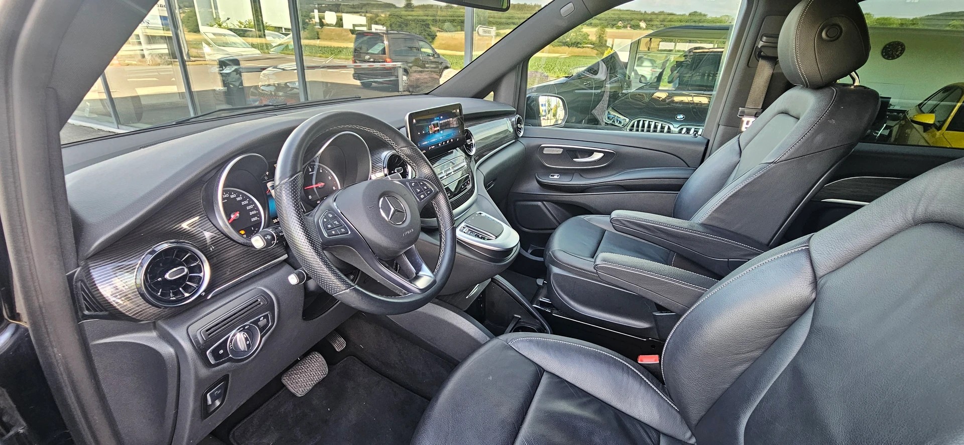 MERCEDES-BENZ V 300 d lang Exclusive 9G-Tronic-image-6