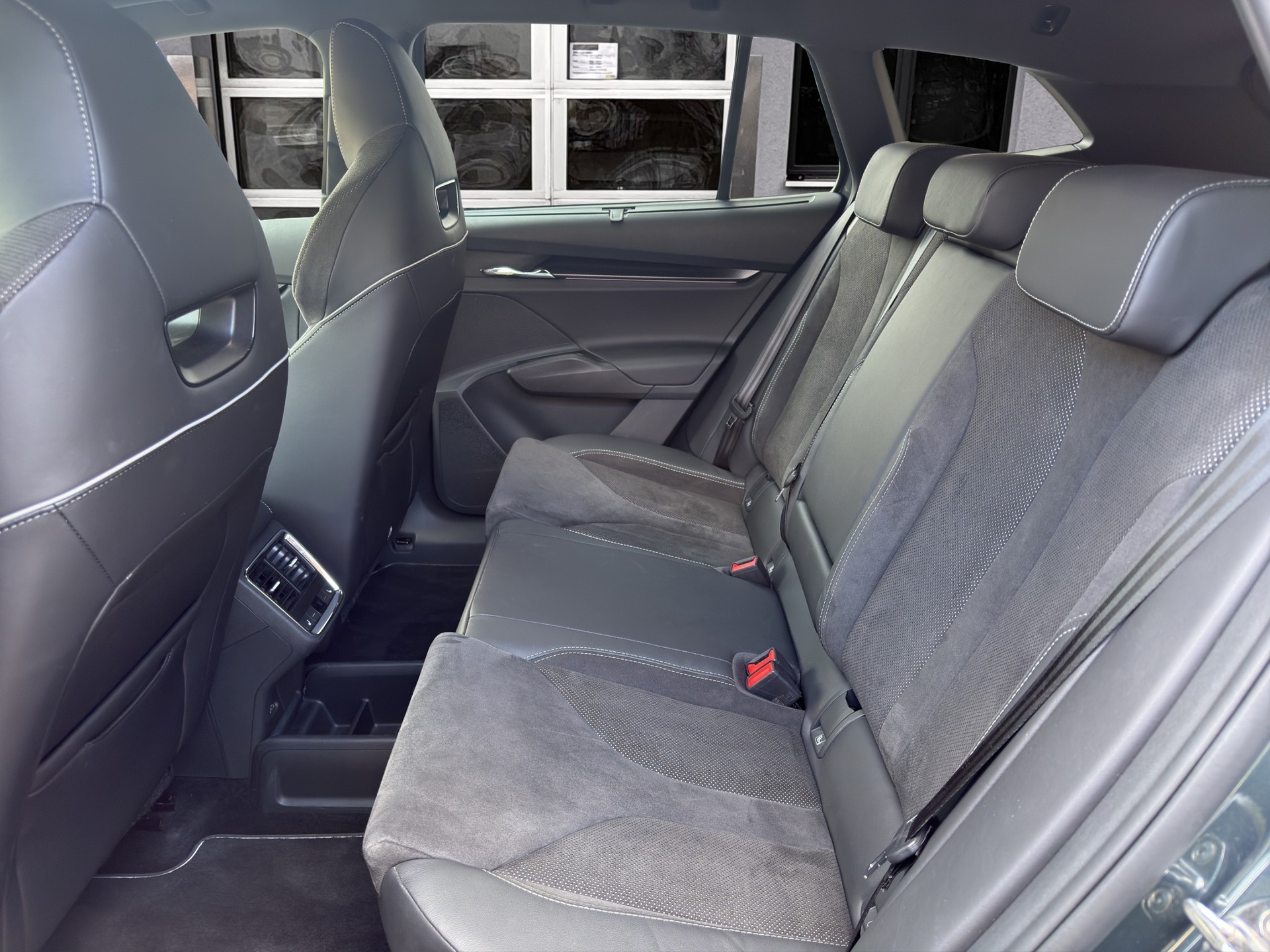 SKODA Enyaq iV 80x SportLine-image-18