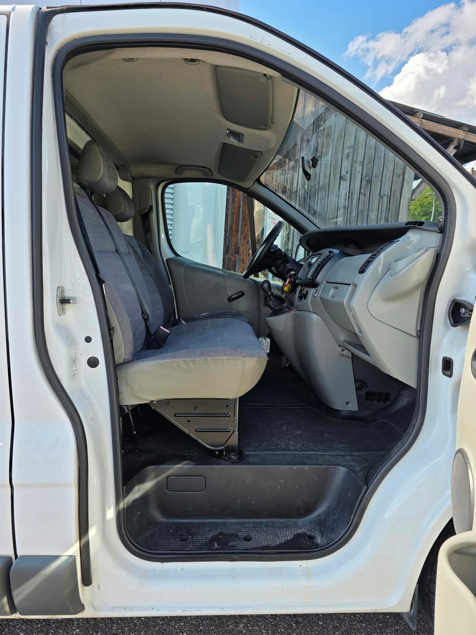 RENAULT Trafic 2.0 dCi 115 2.9t L2H1-image-7