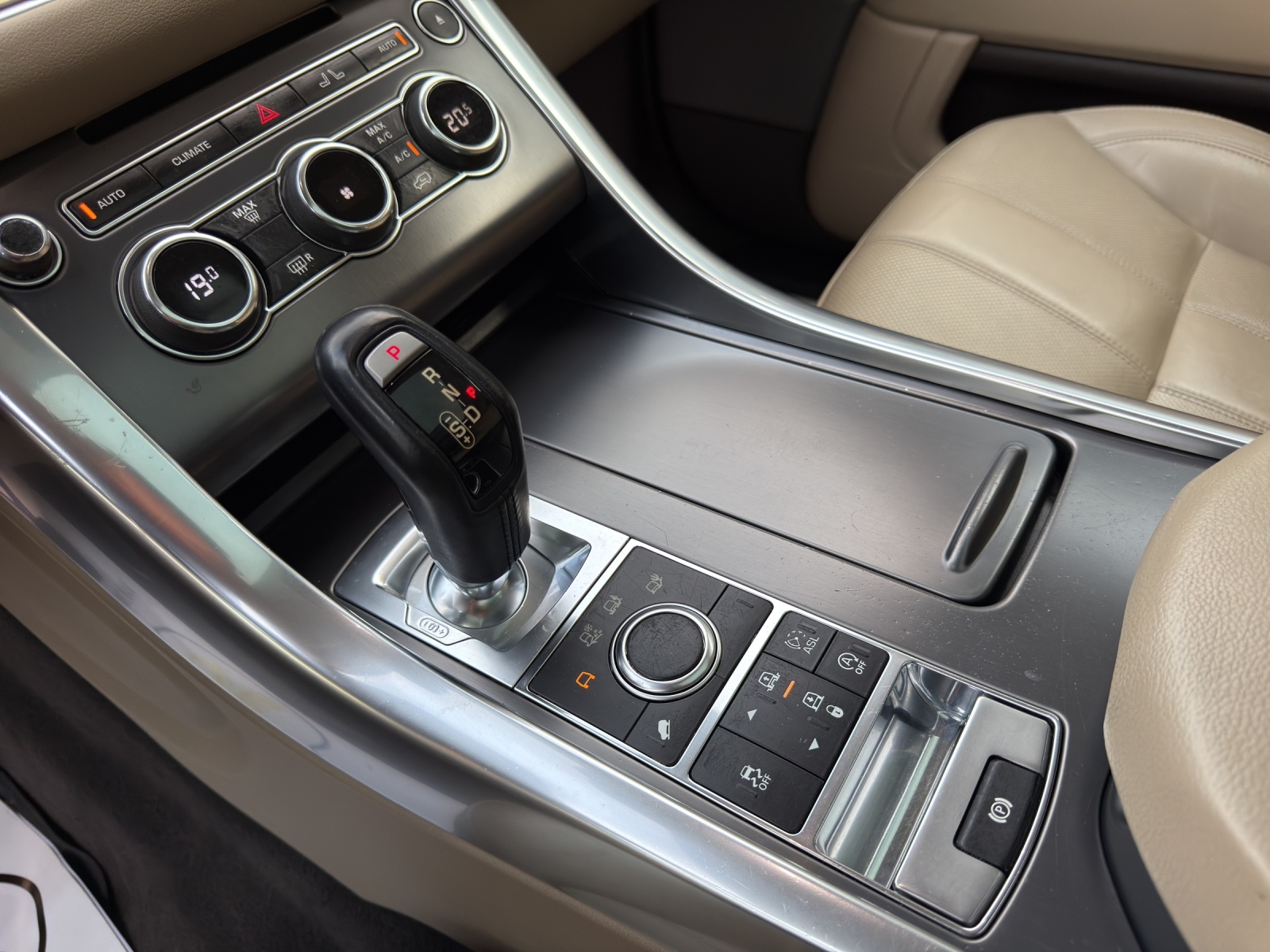 LAND ROVER Range Rover Sport 3.0 TDV6 SE Automatic-image-10