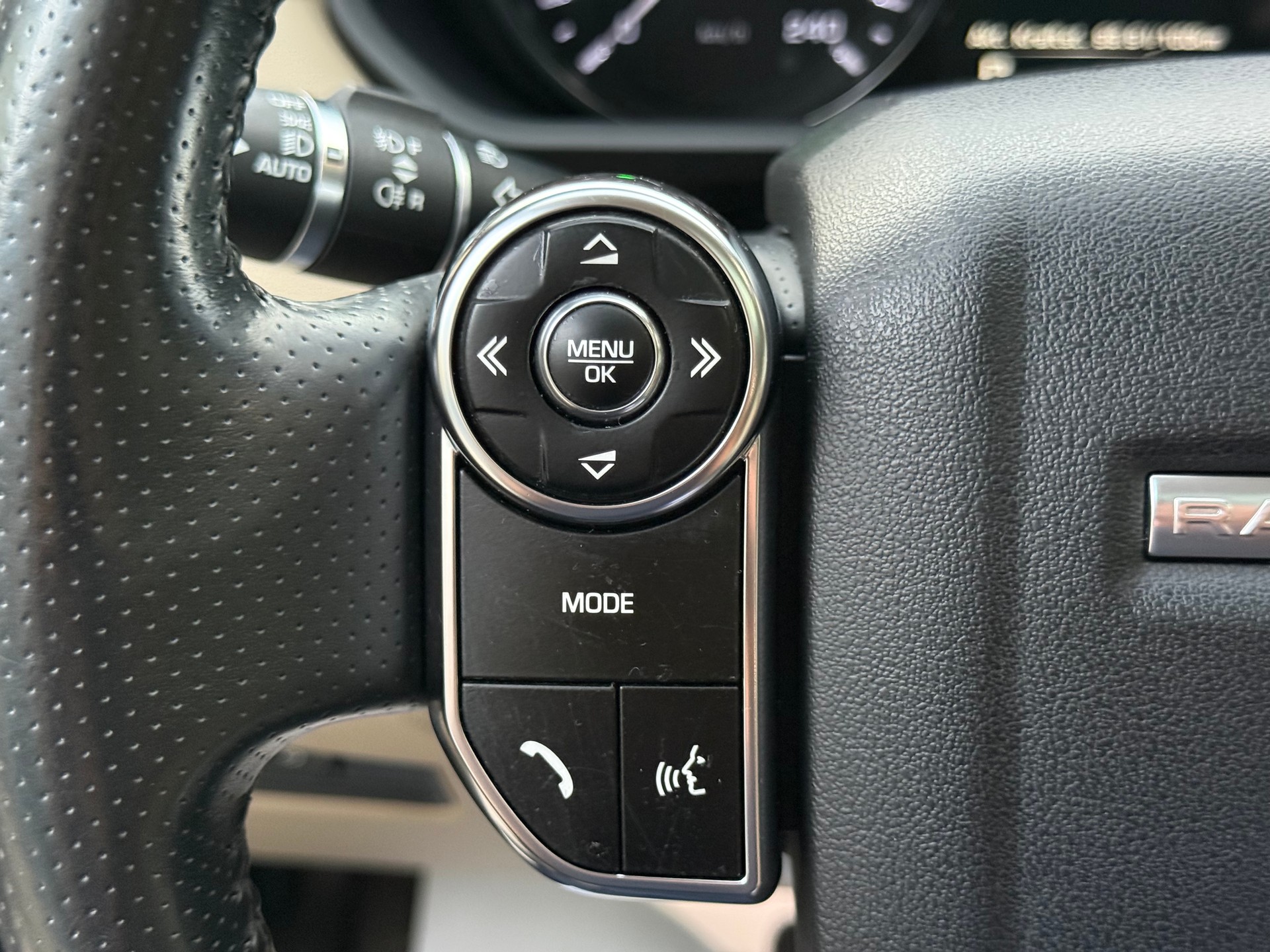LAND ROVER Range Rover Sport 3.0 TDV6 SE Automatic-image-16