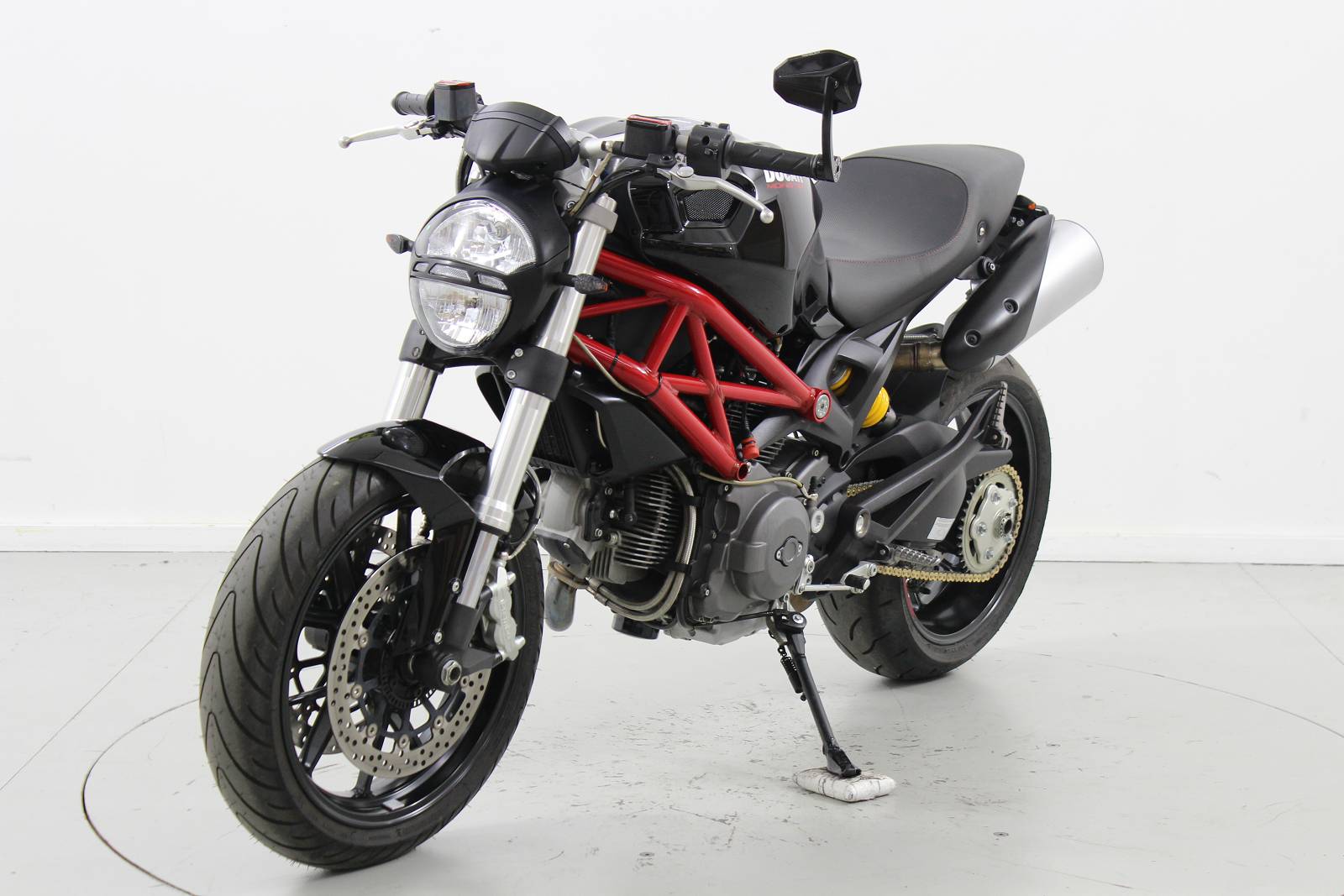 DUCATI Monster 796 ABS-showroom-element-2
