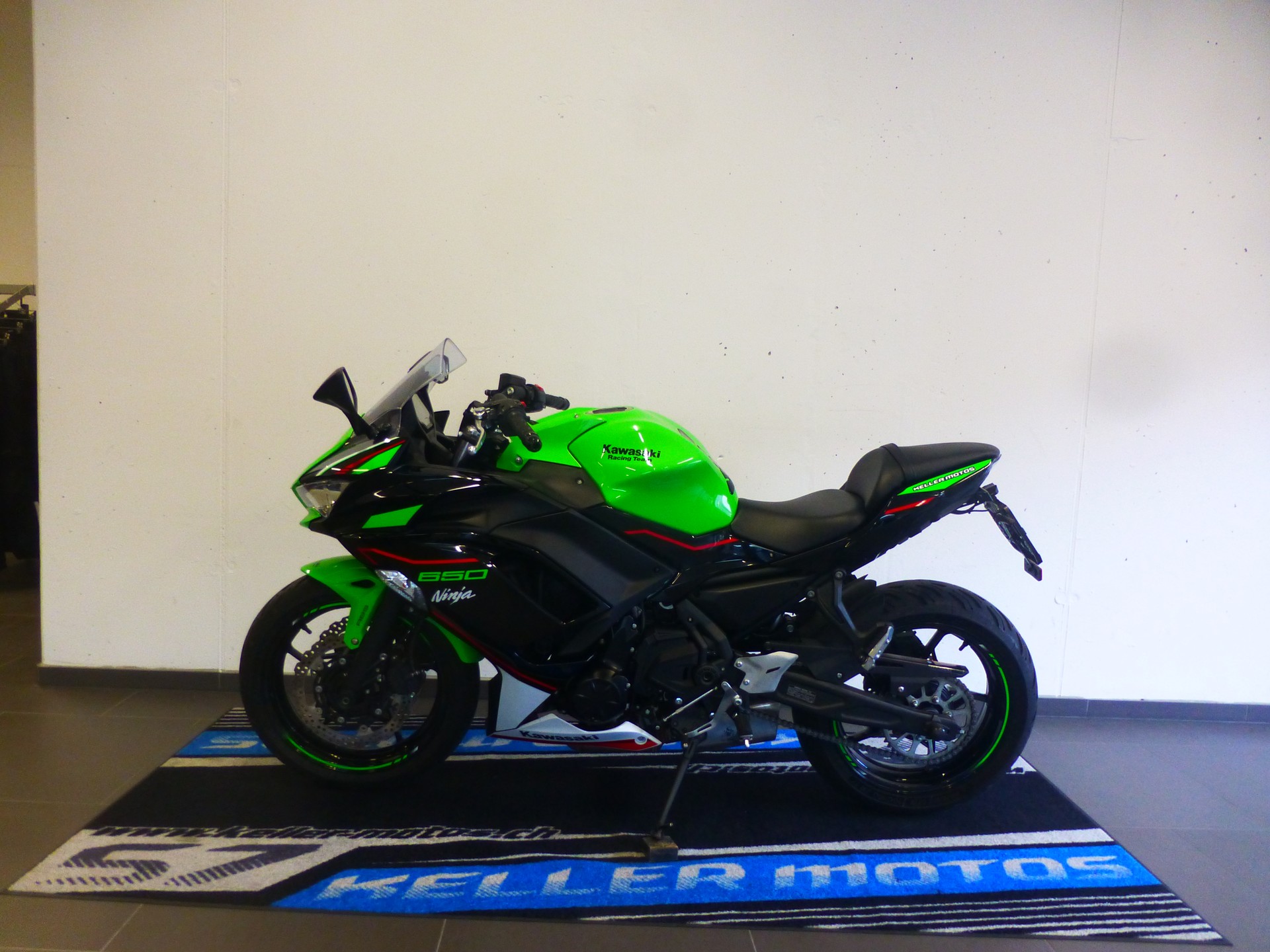 KAWASAKI Ninja 650-showroom-element-1