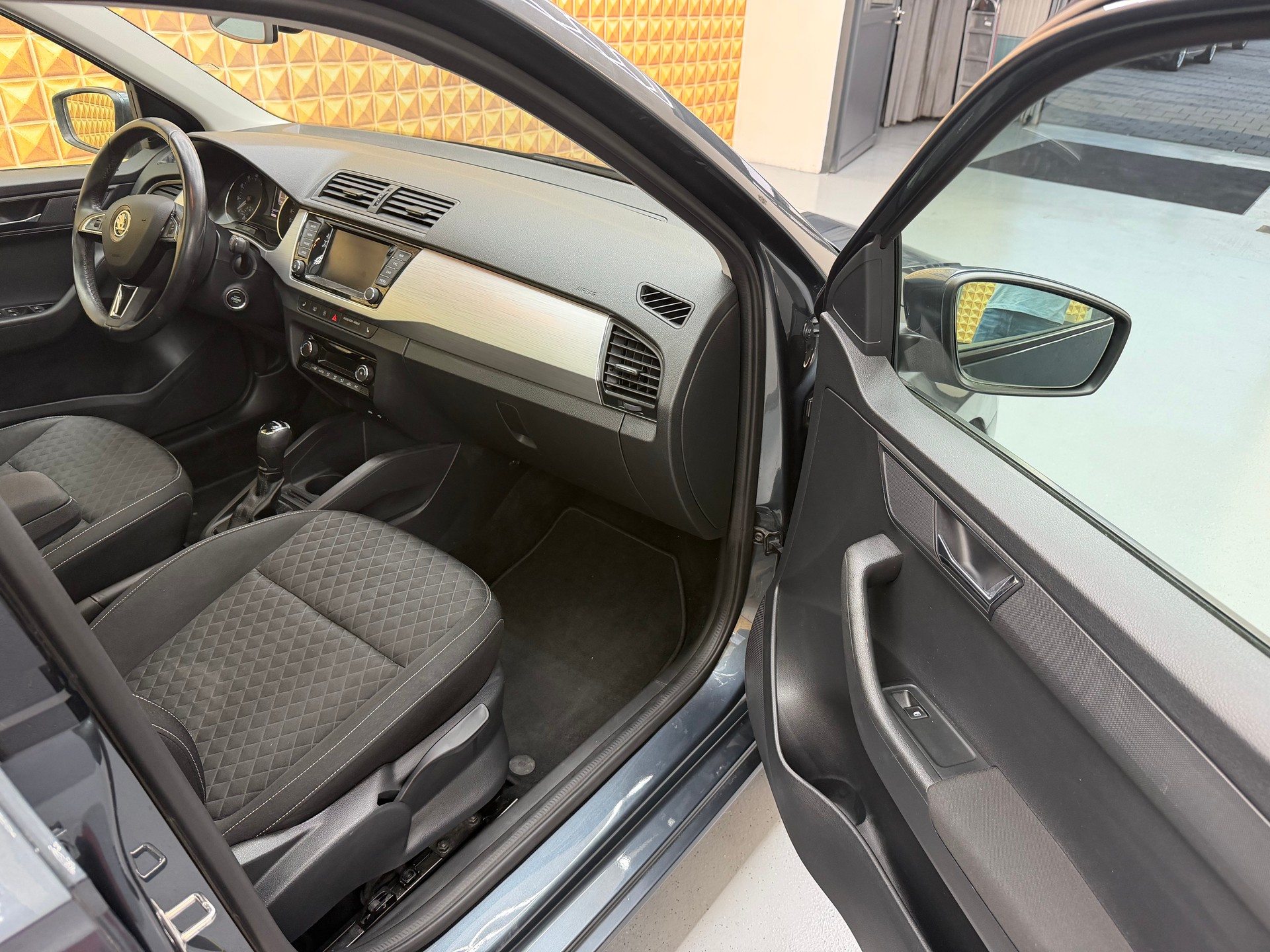 SKODA Fabia 1.0 TSI Ambition DSG-image-11