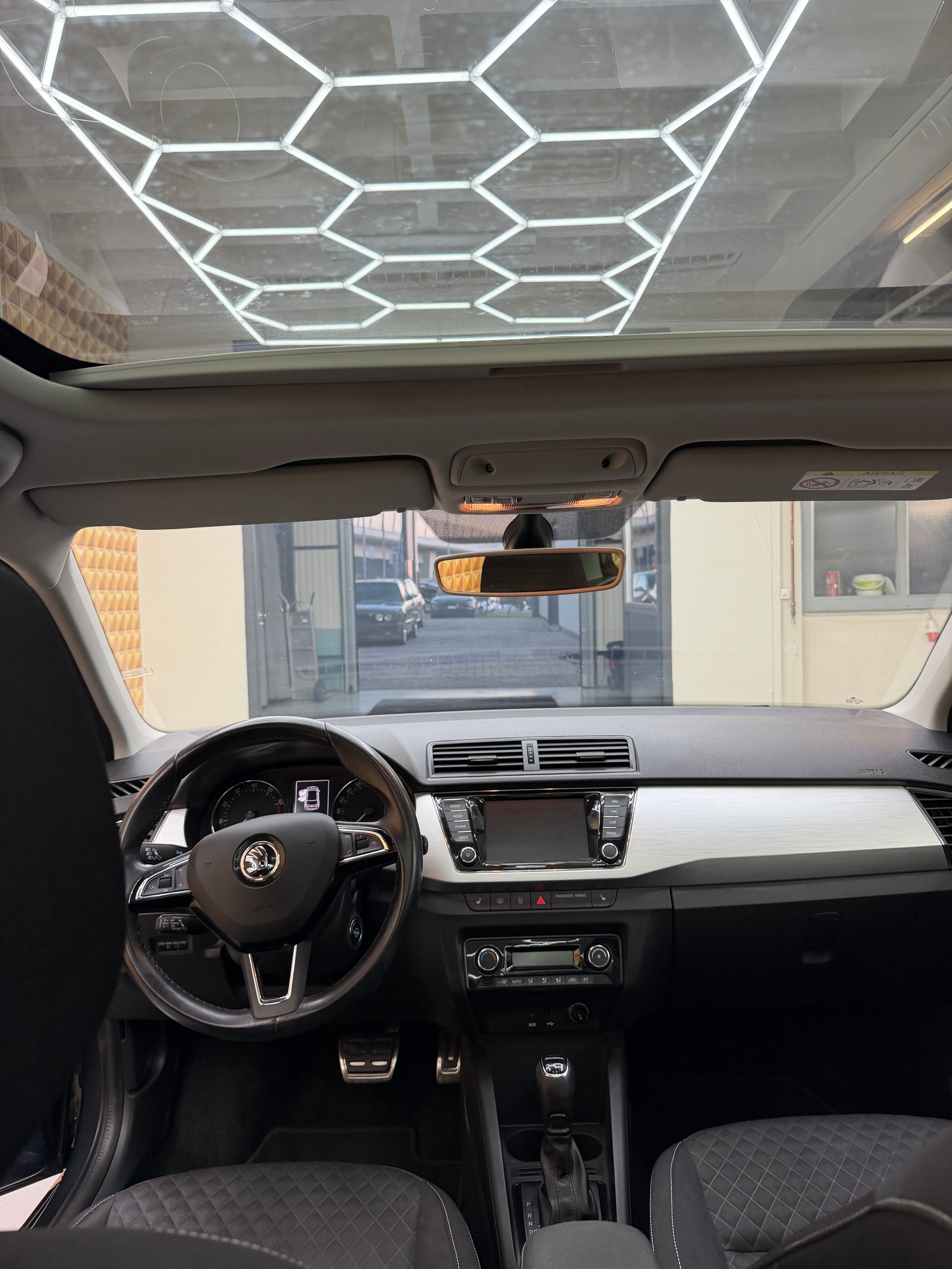 SKODA Fabia 1.0 TSI Ambition DSG-image-8