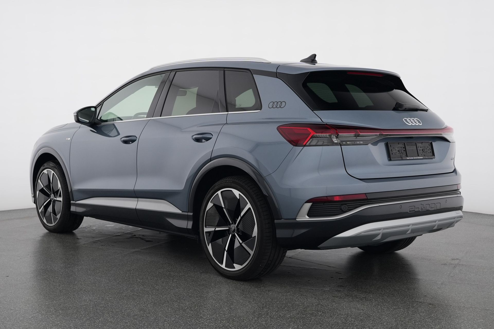 AUDI Q4 e-tron 45 quattro S line mit Panoramadach & Wärmepumpe-image-4