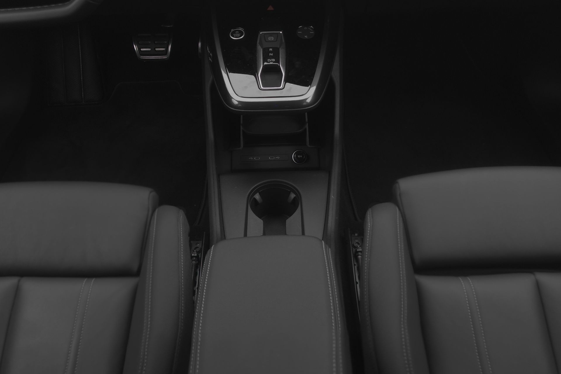 AUDI Q4 e-tron 45 quattro S line mit Panoramadach & Wärmepumpe-image-9