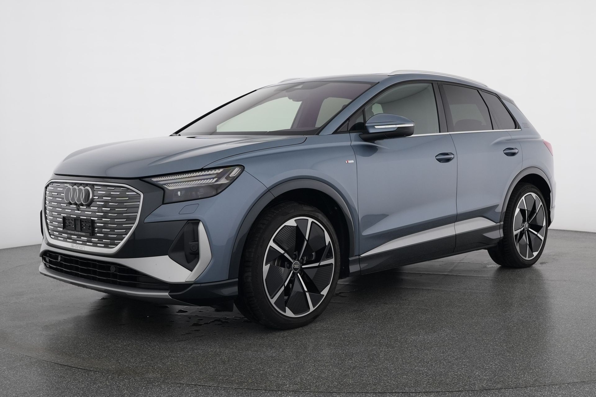 AUDI Q4 e-tron 45 quattro S line mit Panoramadach & Wärmepumpe-image-0