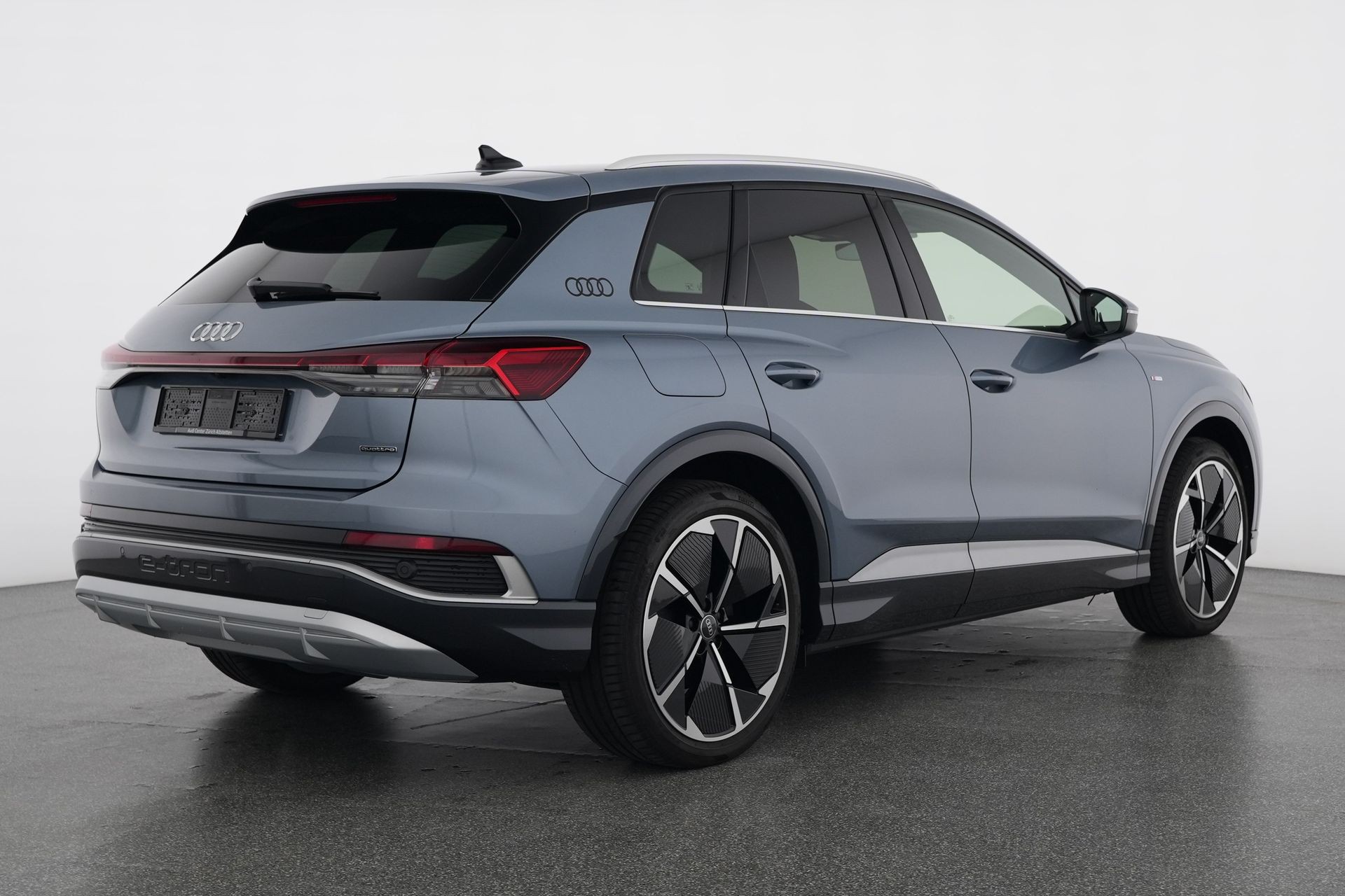 AUDI Q4 e-tron 45 quattro S line mit Panoramadach & Wärmepumpe-image-5