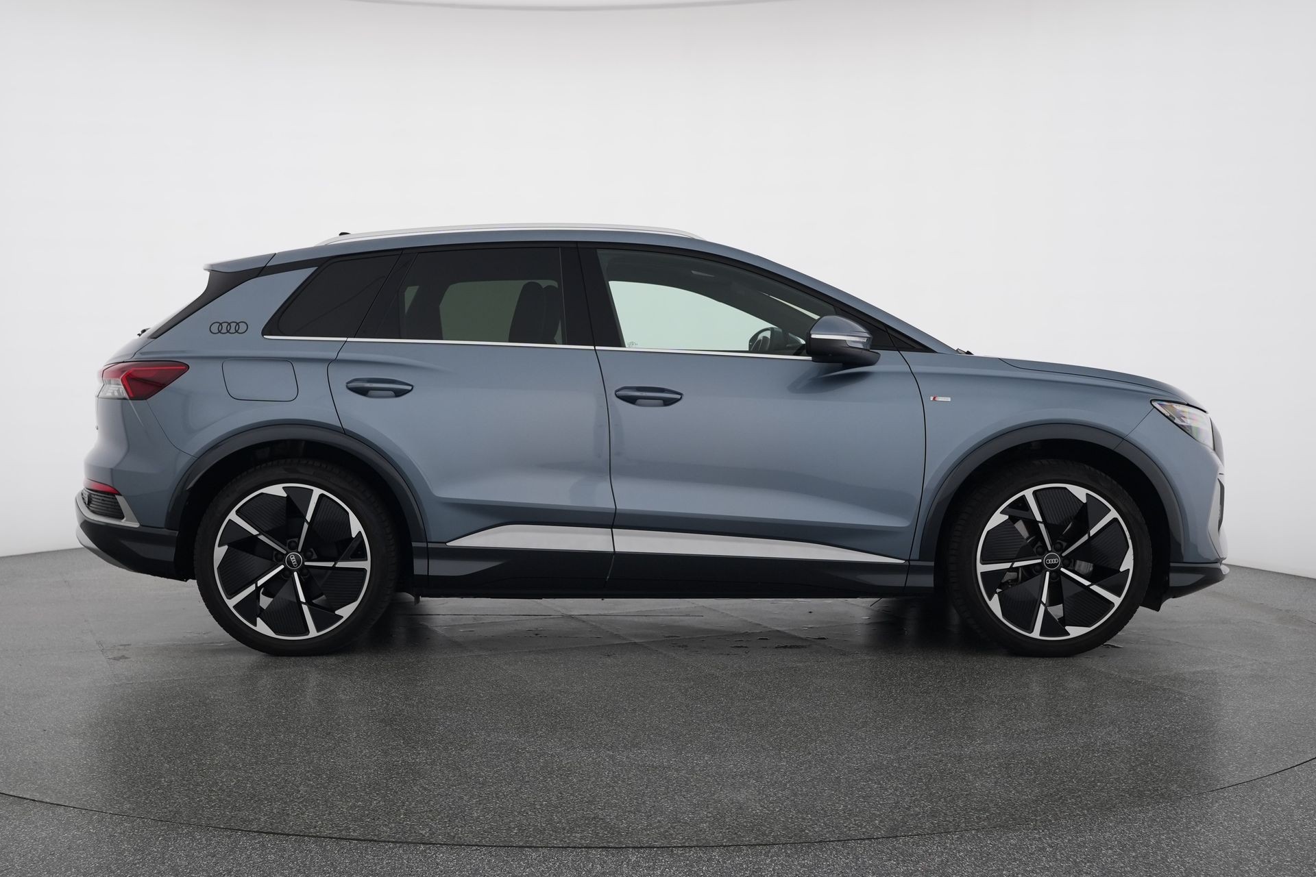 AUDI Q4 e-tron 45 quattro S line mit Panoramadach & Wärmepumpe-image-6