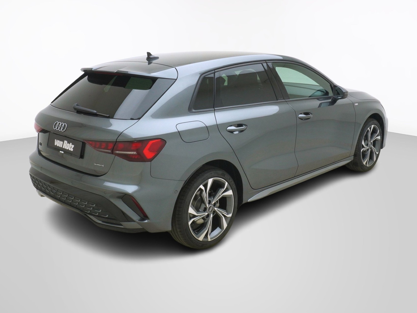 AUDI A3 Sportback 2.0 40 TFSI S Line quattro S-Tronic-image-4